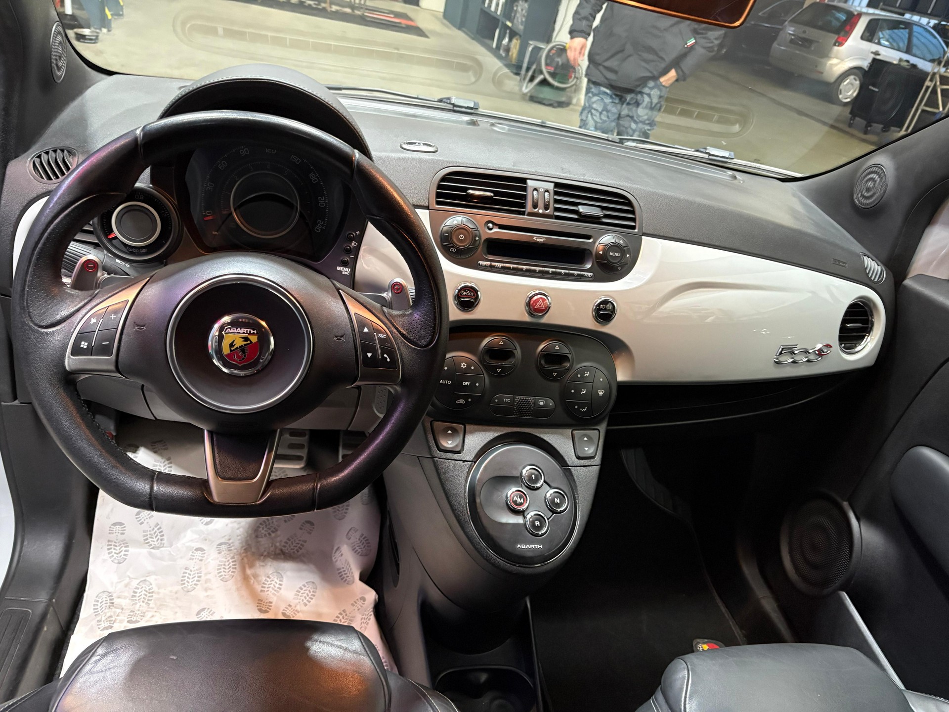 FIAT 500C 1.4 16V Turbo Abarth Dualogic-image-7