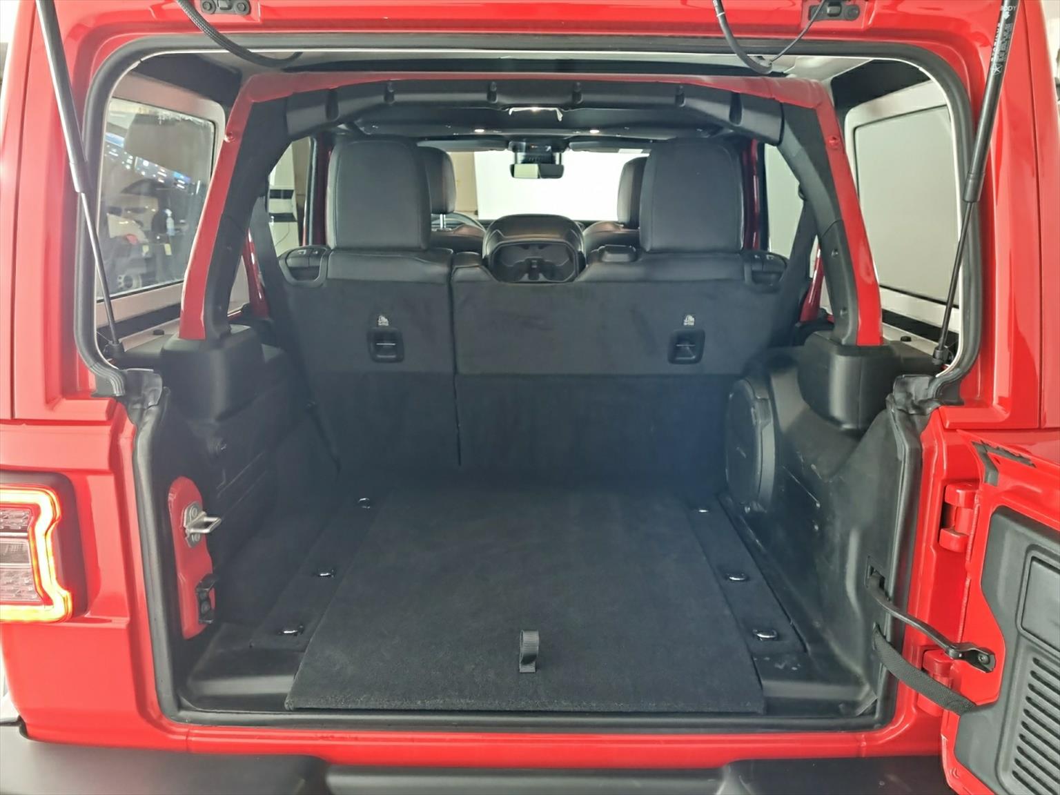 JEEP Wrangler Unl. 2.0 Sahara Facelift-image-13