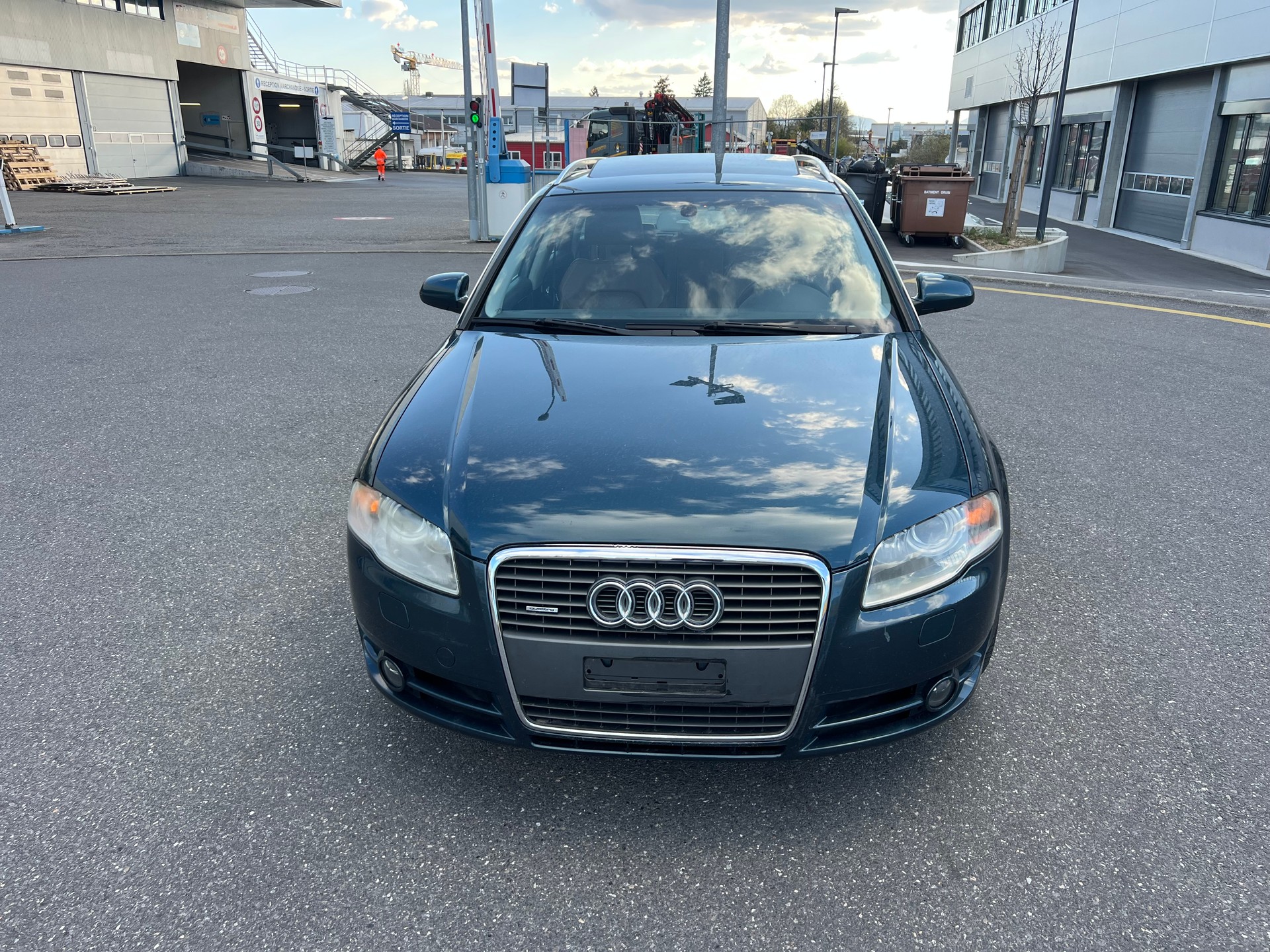 AUDI A4 Avant 2.0 Turbo FSI quattro-image-1