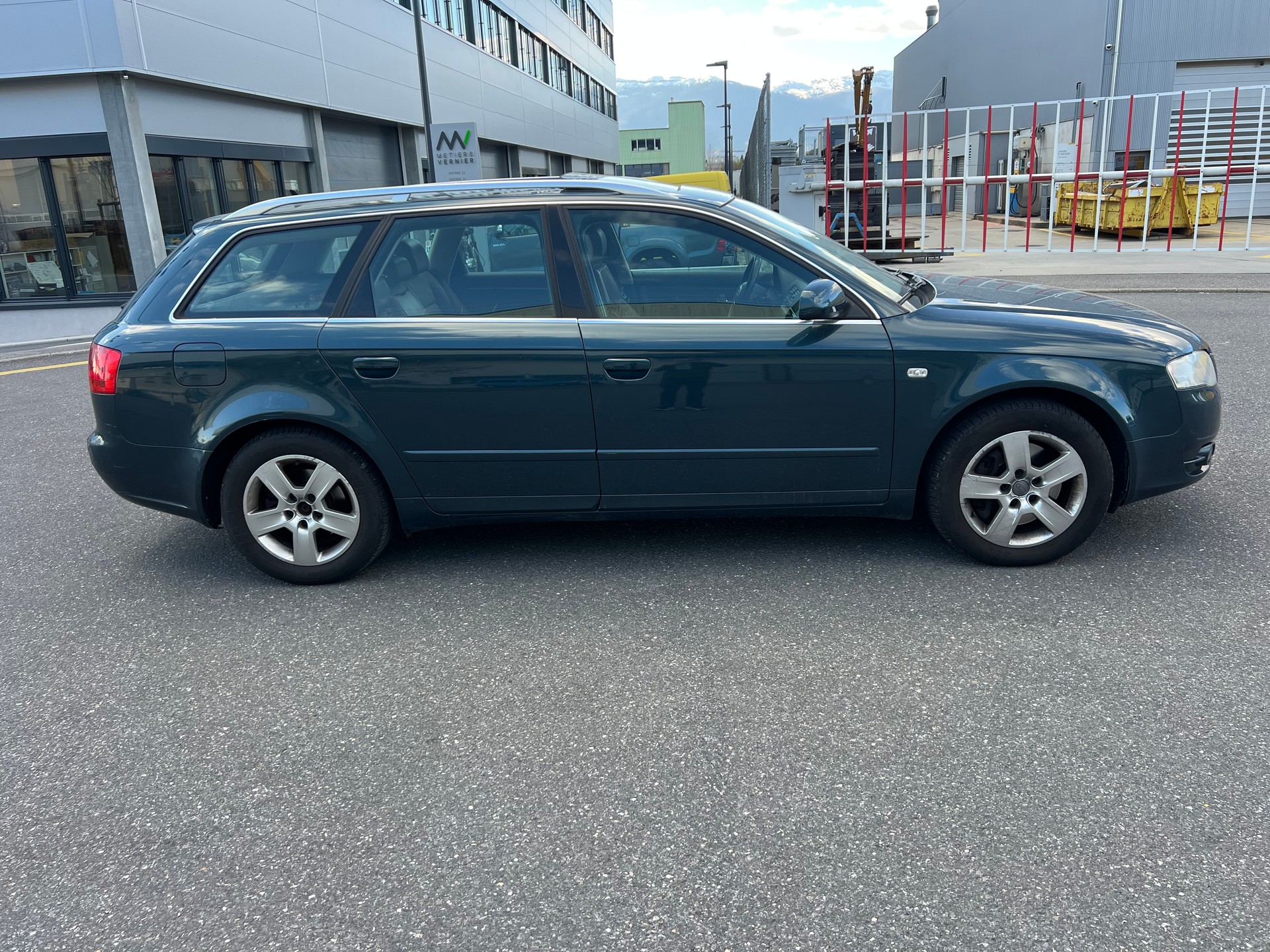 AUDI A4 Avant 2.0 Turbo FSI quattro-image-6