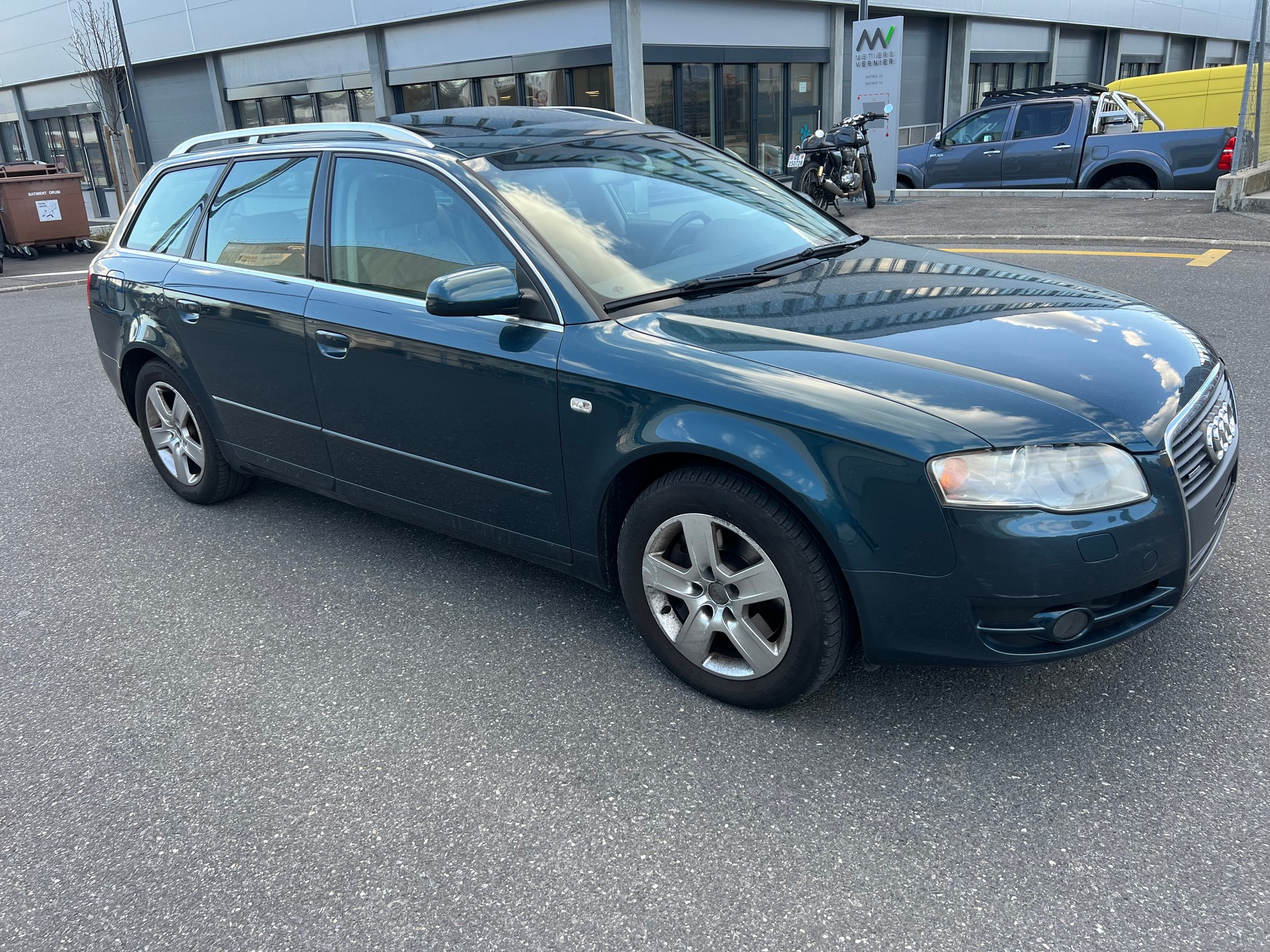 AUDI A4 Avant 2.0 Turbo FSI quattro-image-7