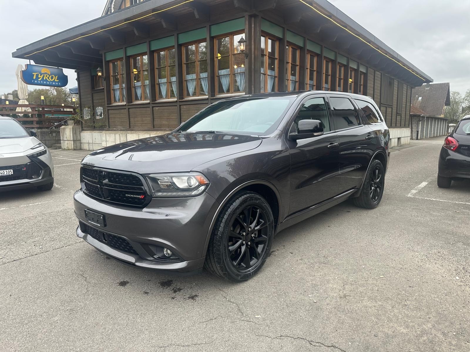 DODGE R/T-showroom-element-1