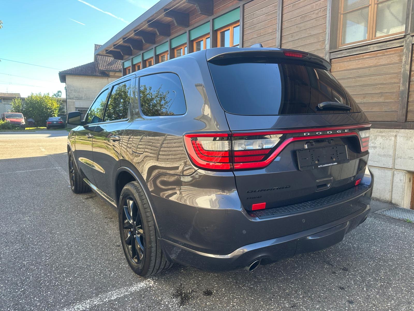 DODGE R/T-showroom-element-3