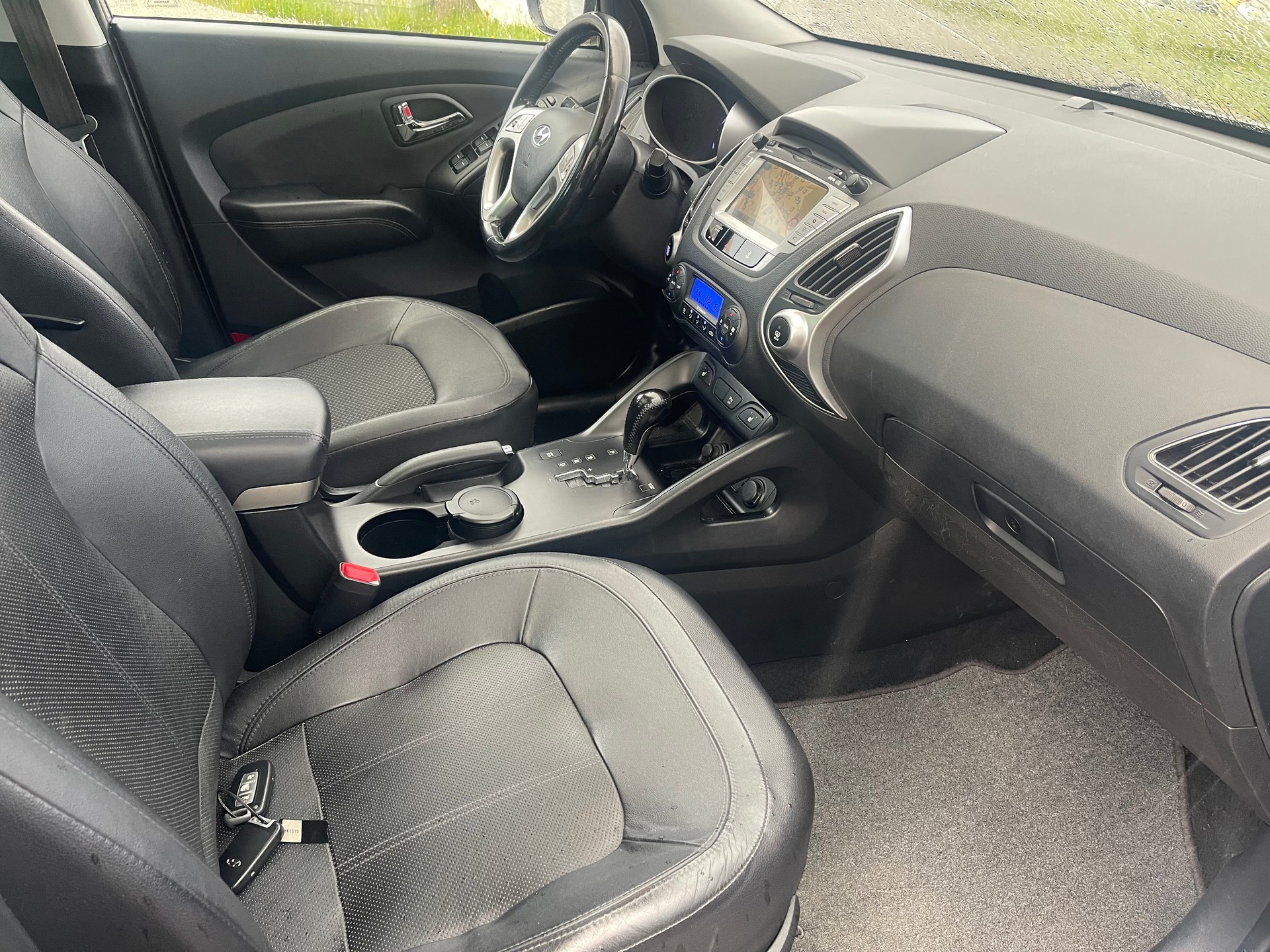 HYUNDAI iX 35 2.0 CRDi Premium 4WD Automatic-image-8