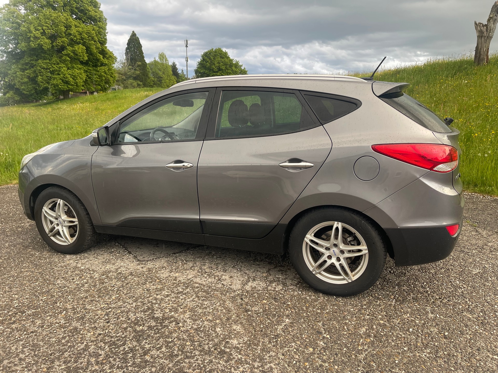 HYUNDAI iX 35 2.0 CRDi Premium 4WD Automatic-image-9