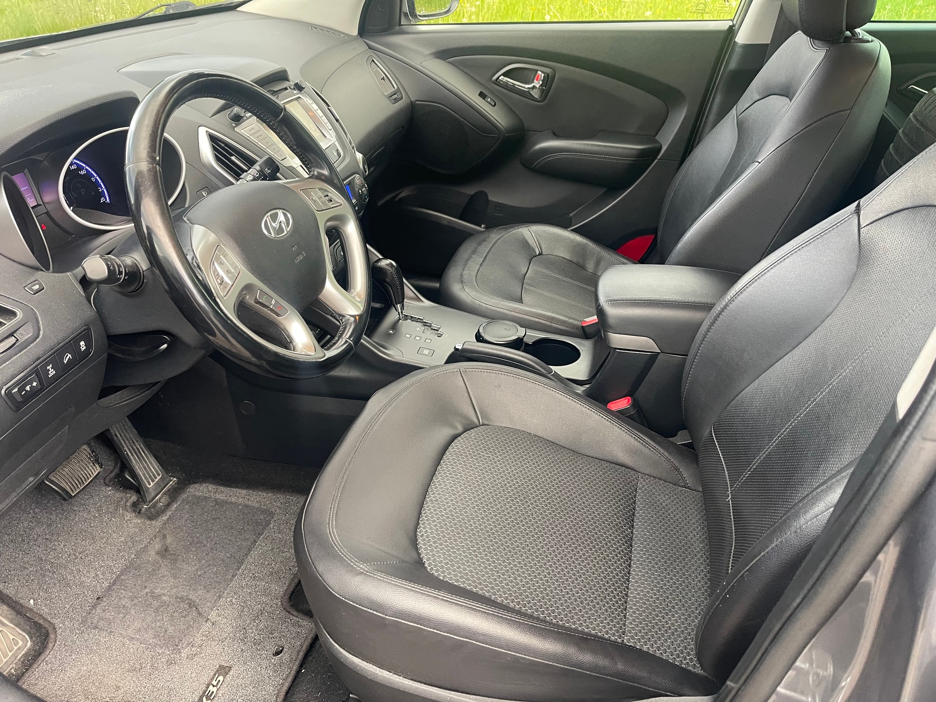 HYUNDAI iX 35 2.0 CRDi Premium 4WD Automatic-image-5