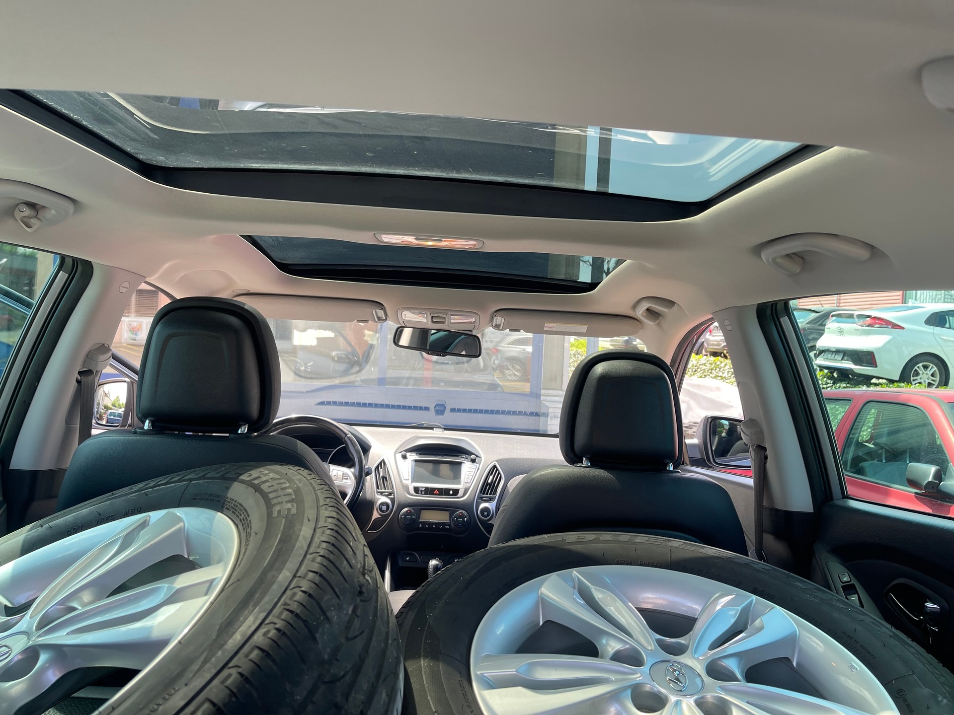 HYUNDAI iX 35 2.0 CRDi Premium 4WD Automatic-image-12