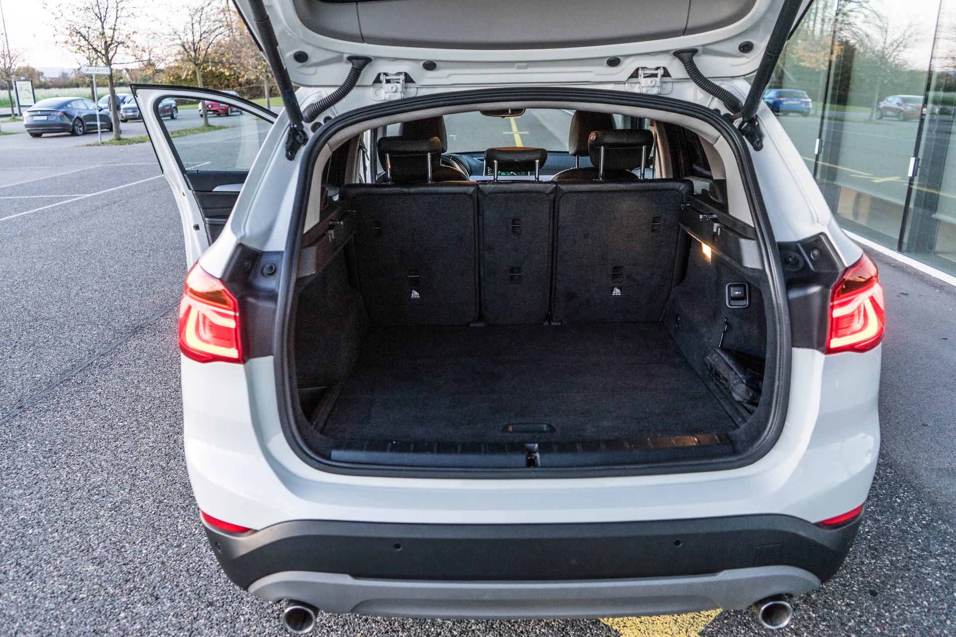 BMW X1 xDrive 18d Sport Line Steptronic-showroom-element-3