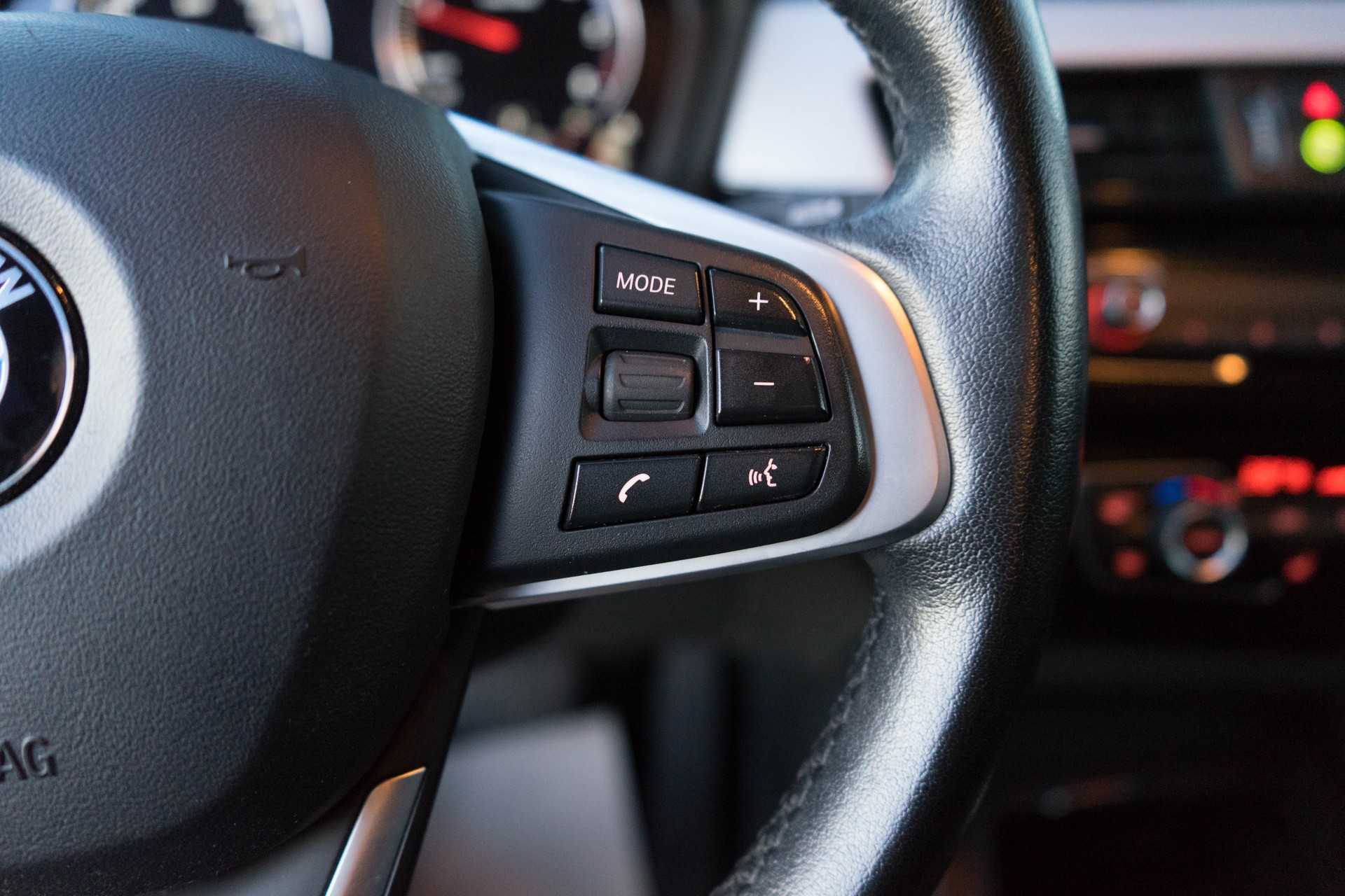 BMW X1 xDrive 18d Sport Line Steptronic-image-12
