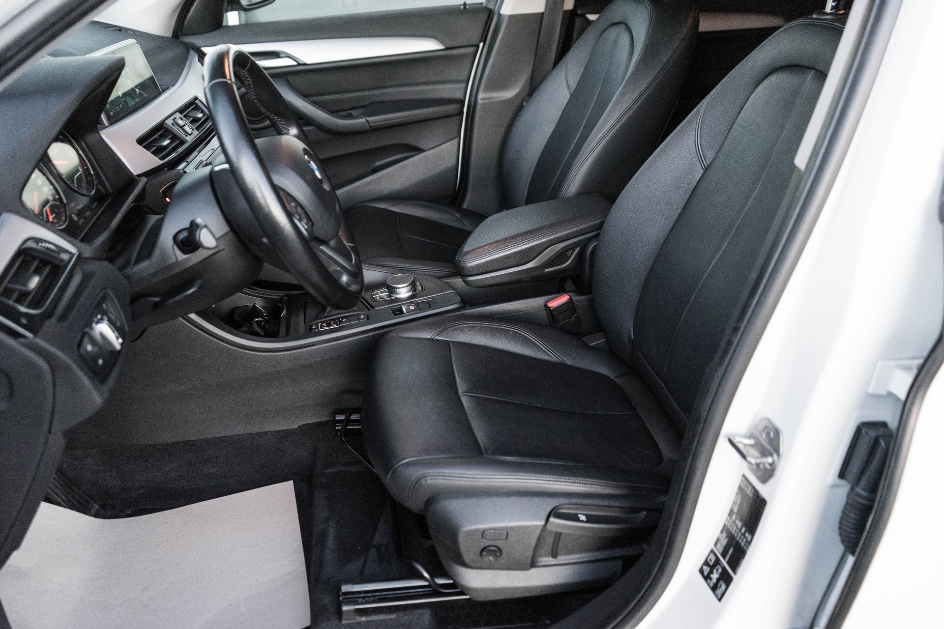 BMW X1 xDrive 18d Sport Line Steptronic-image-6