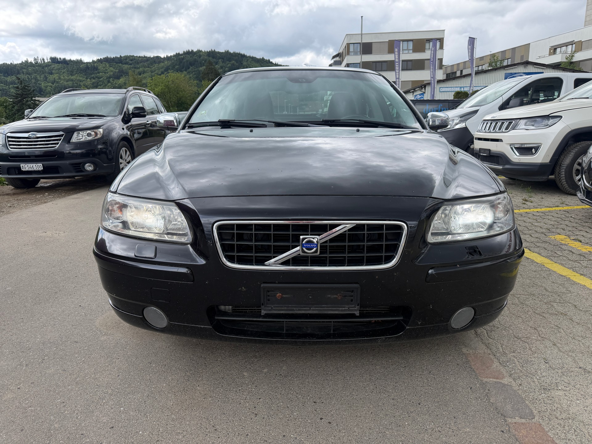 VOLVO S60 2.5T Momentum-showroom-element-2