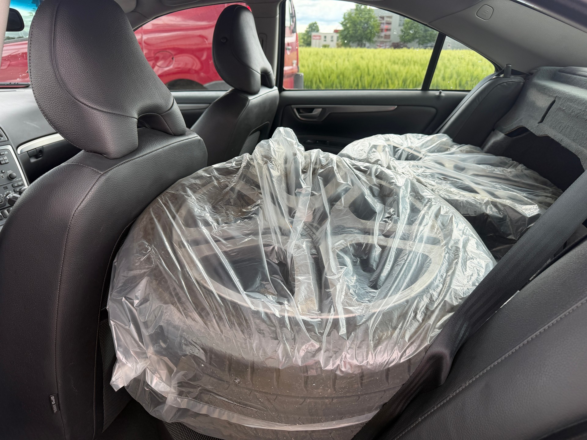 VOLVO S60 2.5T Momentum-image-11