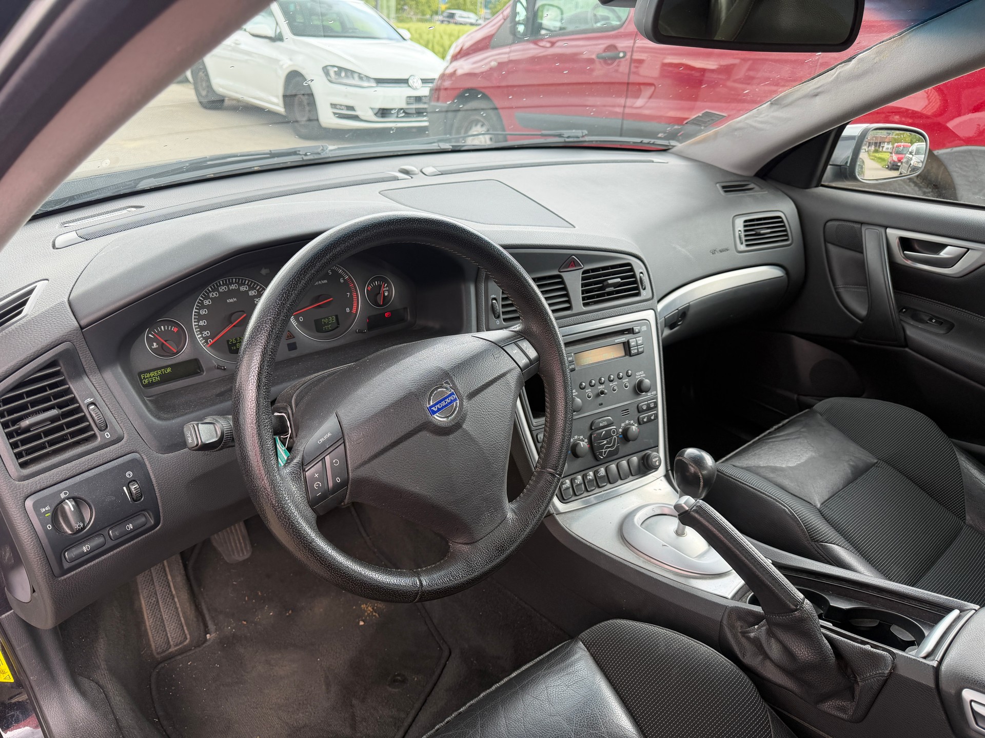 VOLVO S60 2.5T Momentum-image-9