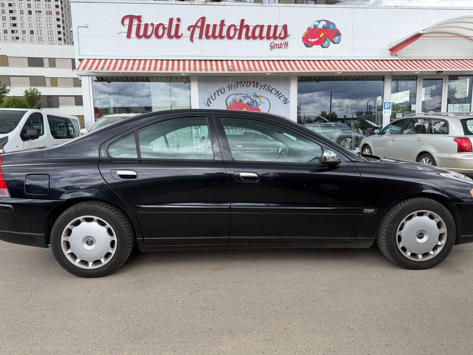 VOLVO S60 2.5T Momentum-showroom-element-3