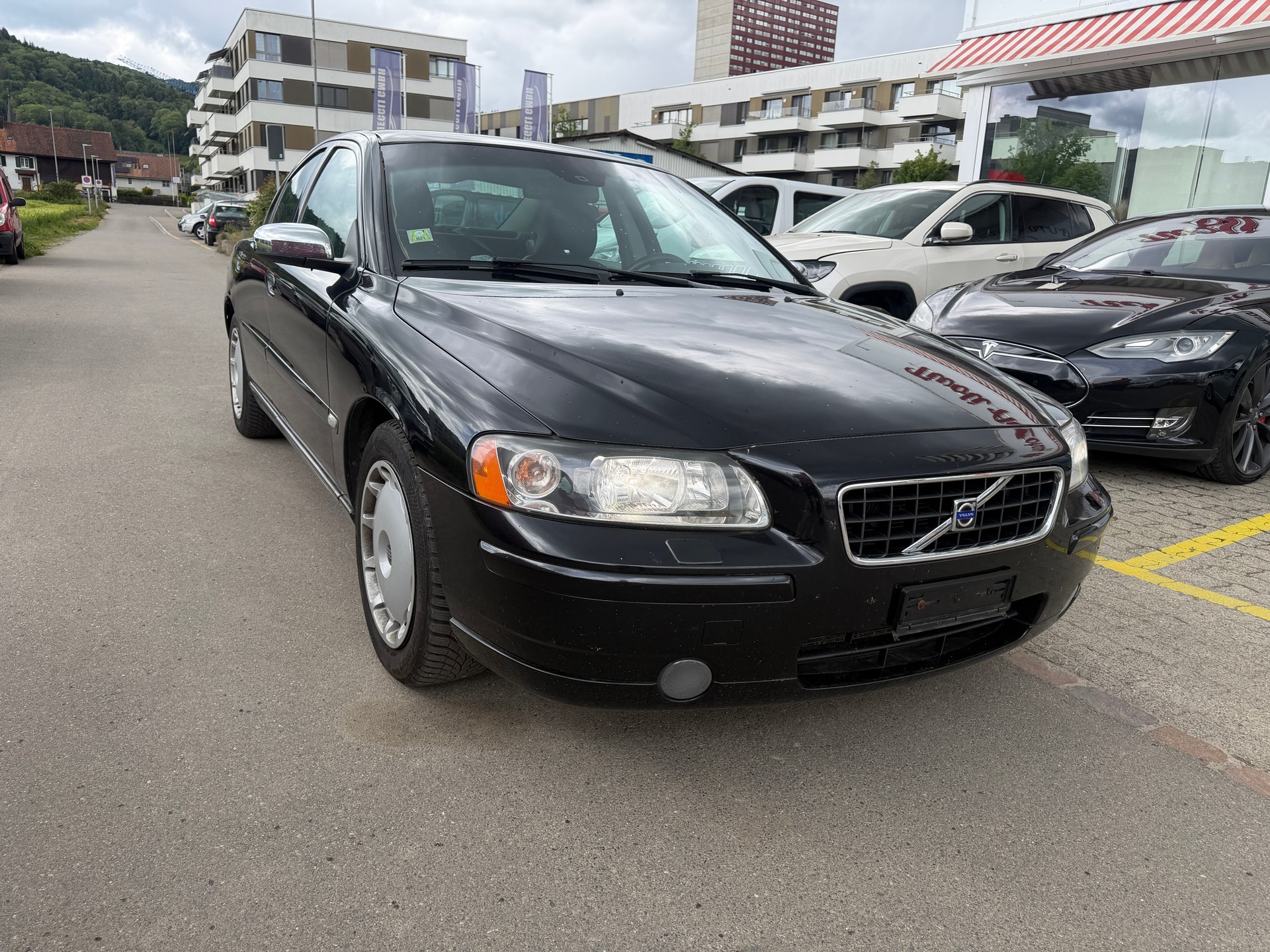 VOLVO S60 2.5T Momentum-showroom-element-1