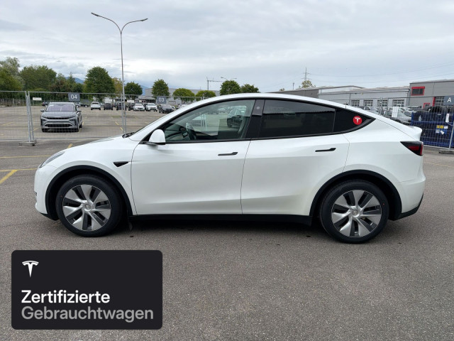 TESLA Model Y Long Range AWD-showroom-element-3