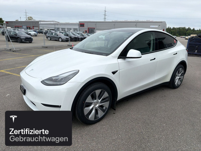 TESLA Model Y Long Range AWD-showroom-element-1