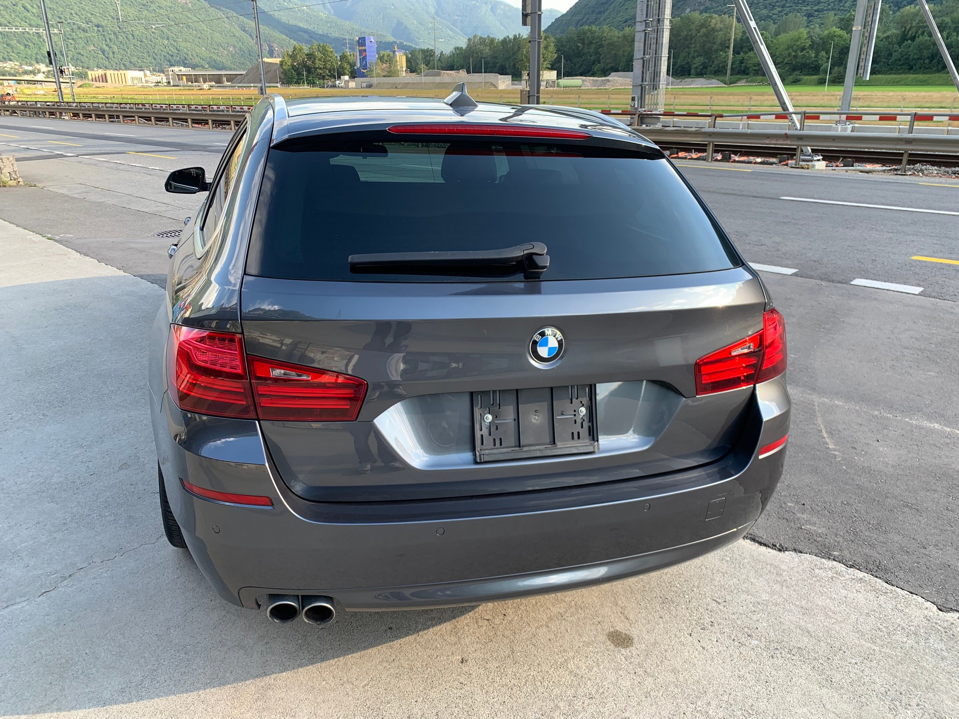 BMW 520d Touring xDrive Luxury Line Steptronic-image-5