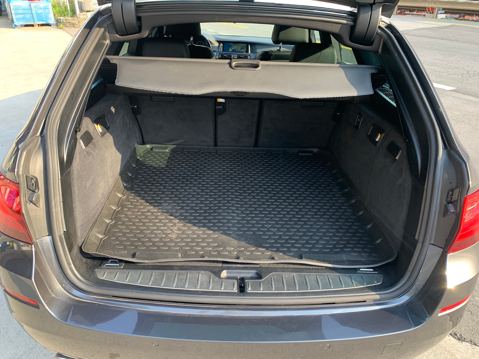 BMW 520d Touring xDrive Luxury Line Steptronic-image-12