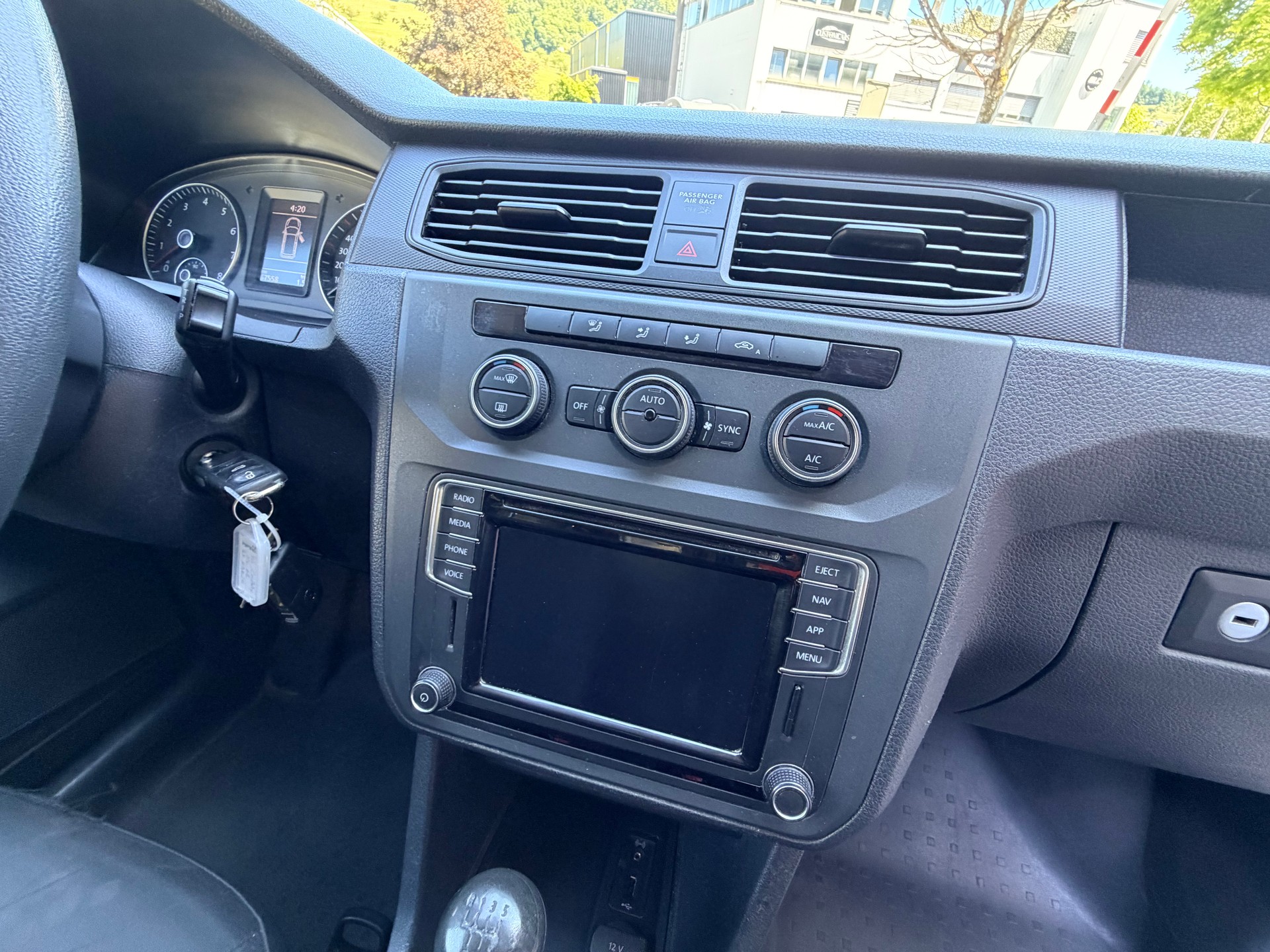 VW Caddy Maxi 1.0TSI BlueMotion Technology-image-9