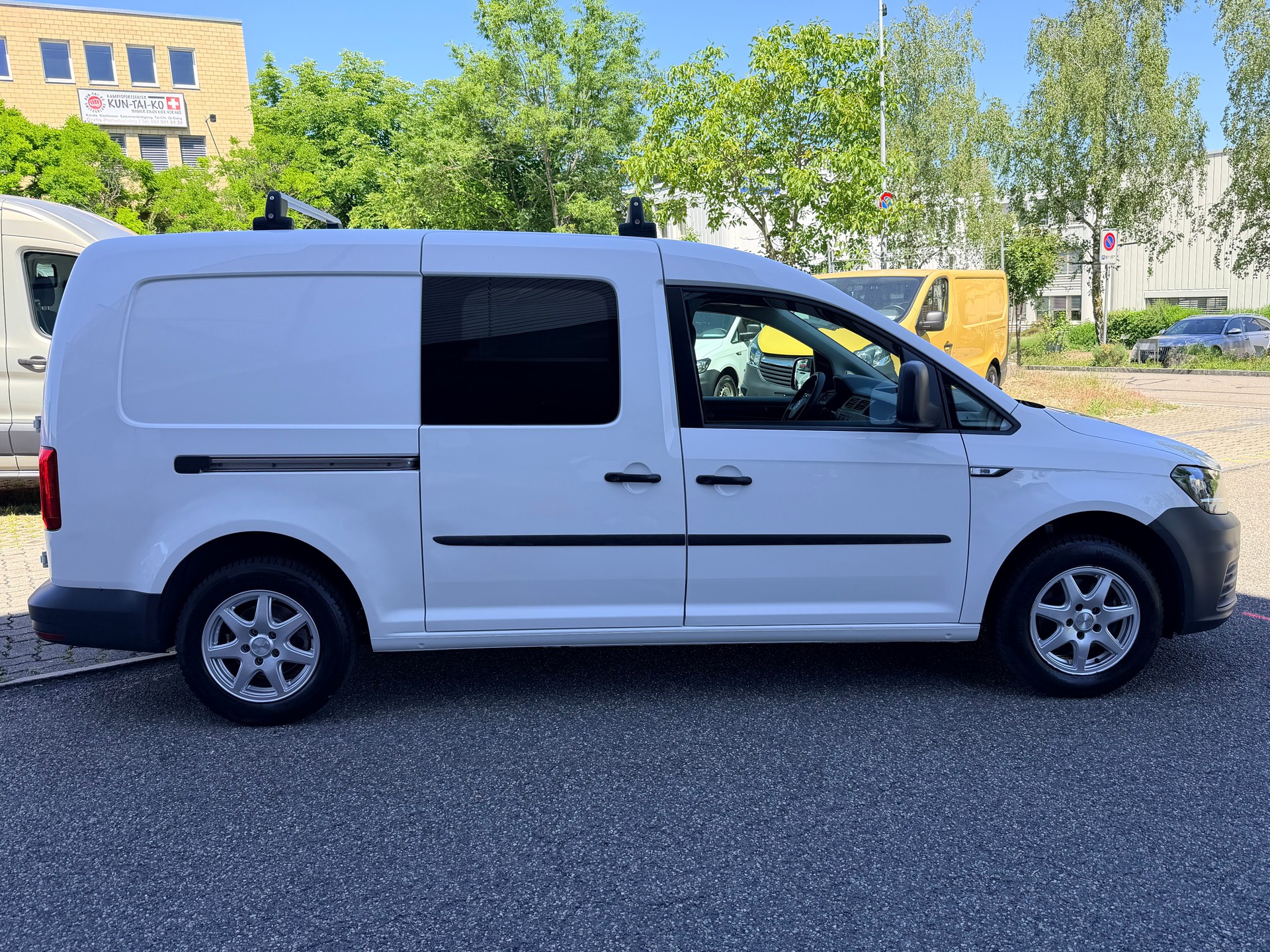 VW Caddy Maxi 1.0TSI BlueMotion Technology-showroom-element-1
