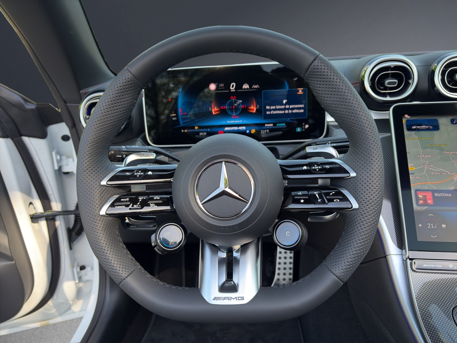 MERCEDES-BENZ CLE AMG 53 Cabrio 4Matic+ 9G-Tronic-image-10