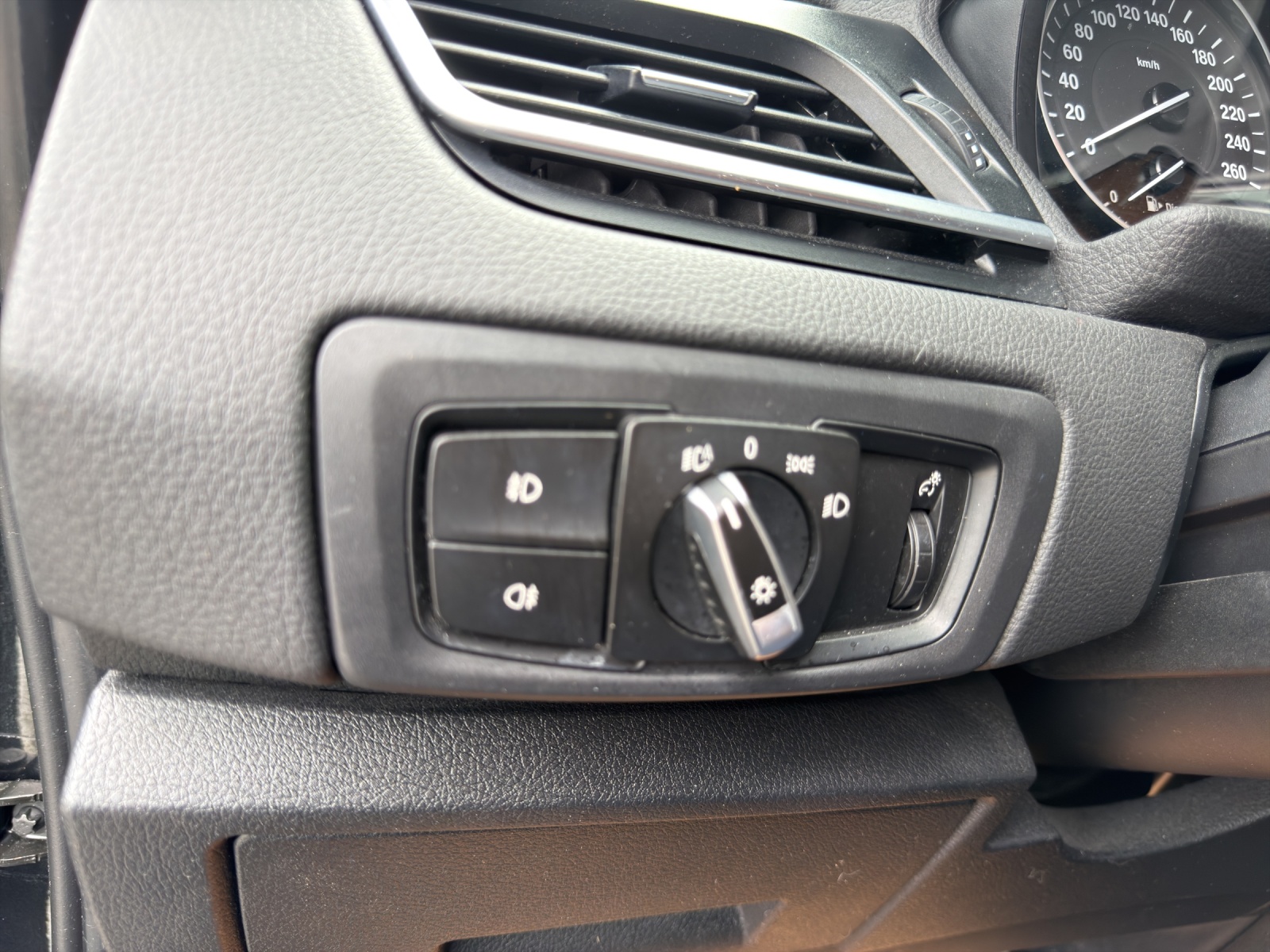 BMW 218d xDrive Active Tourer Steptronic-image-23