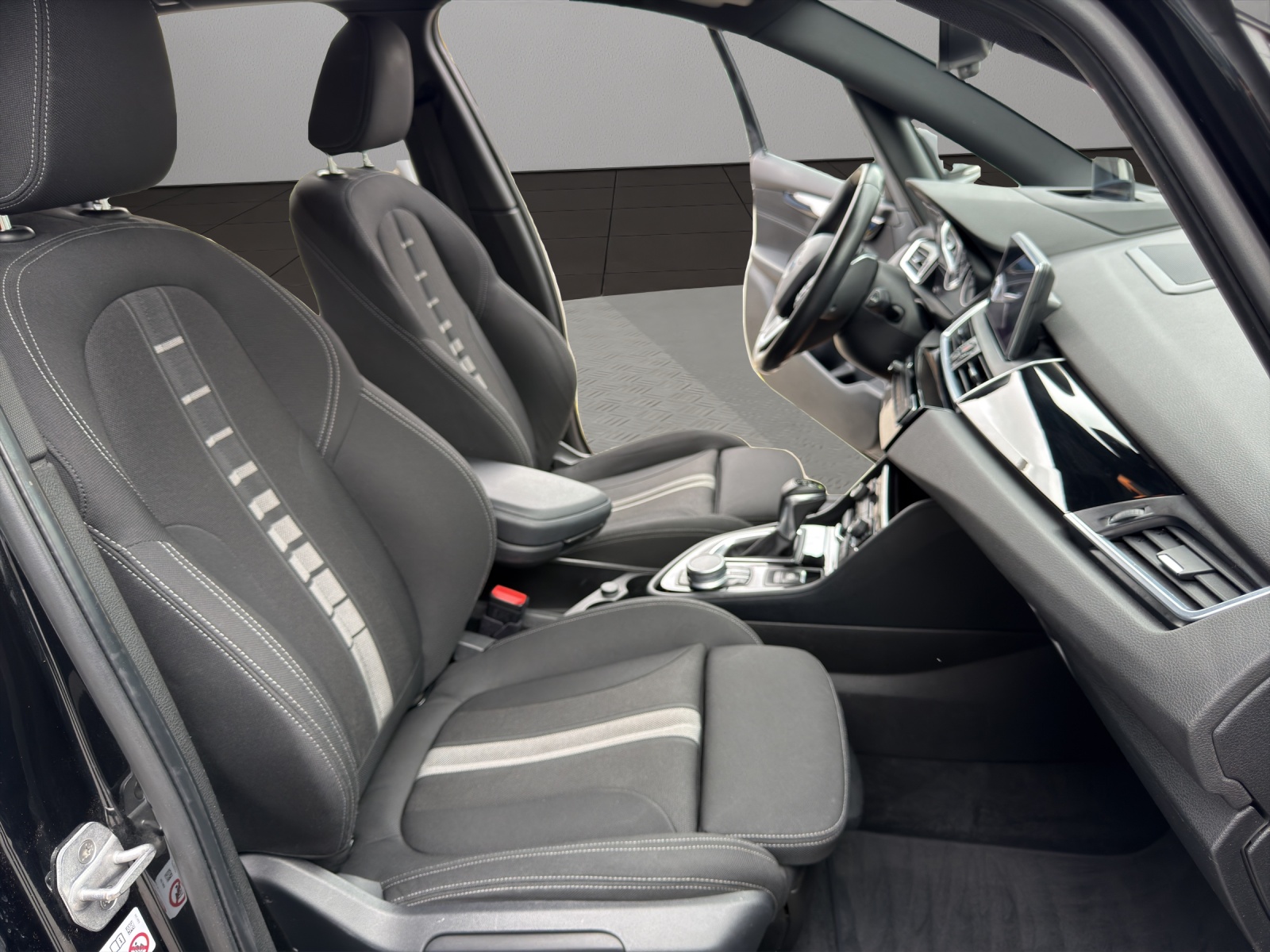 BMW 218d xDrive Active Tourer Steptronic-image-16