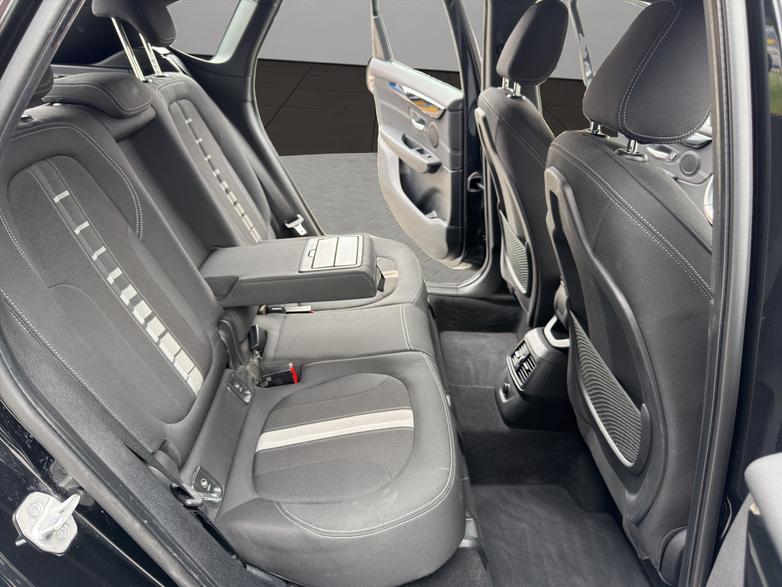 BMW 218d xDrive Active Tourer Steptronic-image-17
