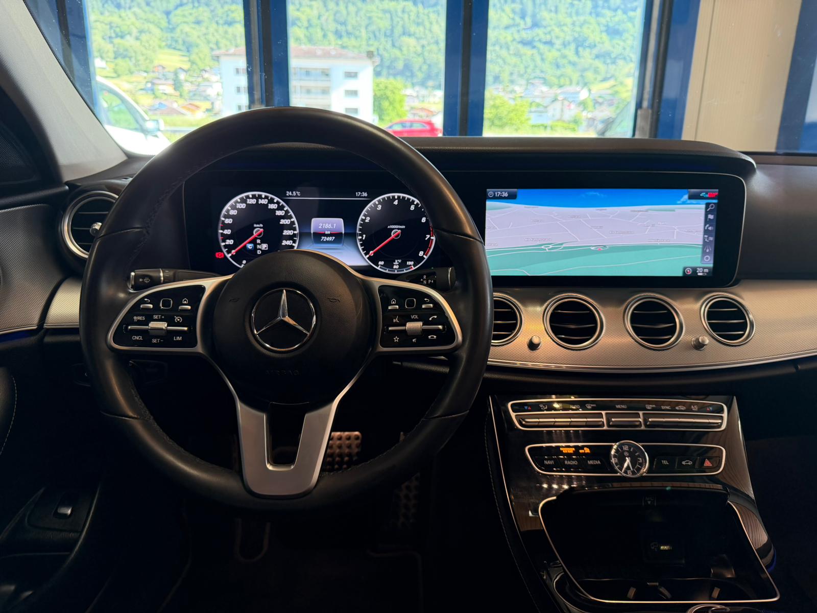 MERCEDES-BENZ E 200 Exclusive 4Matic 9G-Tronic-image-14
