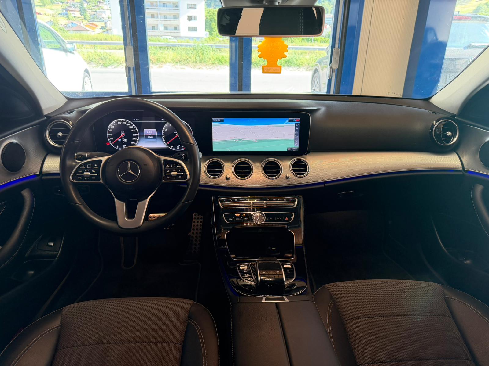 MERCEDES-BENZ E 200 Exclusive 4Matic 9G-Tronic-image-17