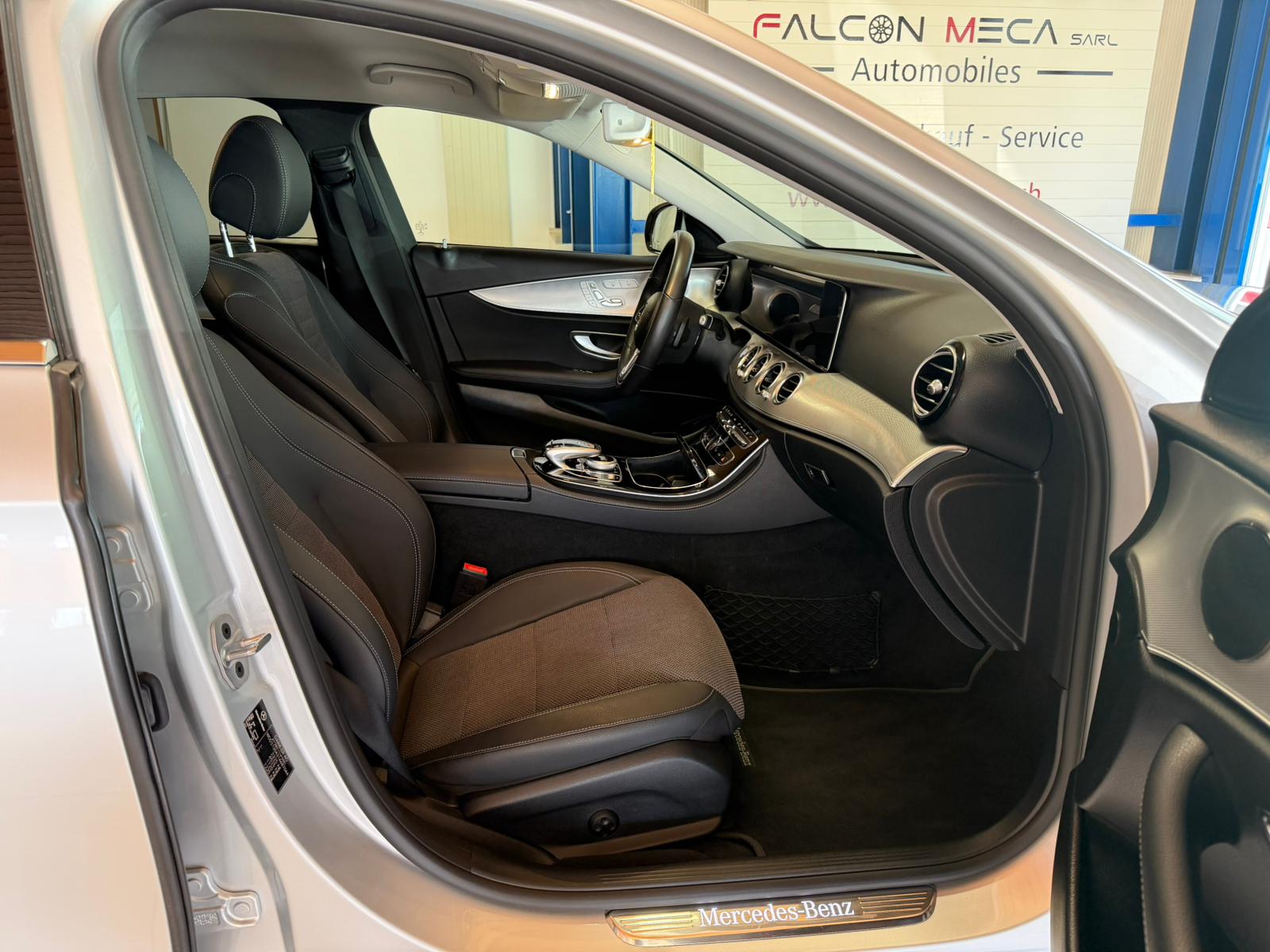 MERCEDES-BENZ E 200 Exclusive 4Matic 9G-Tronic-image-21