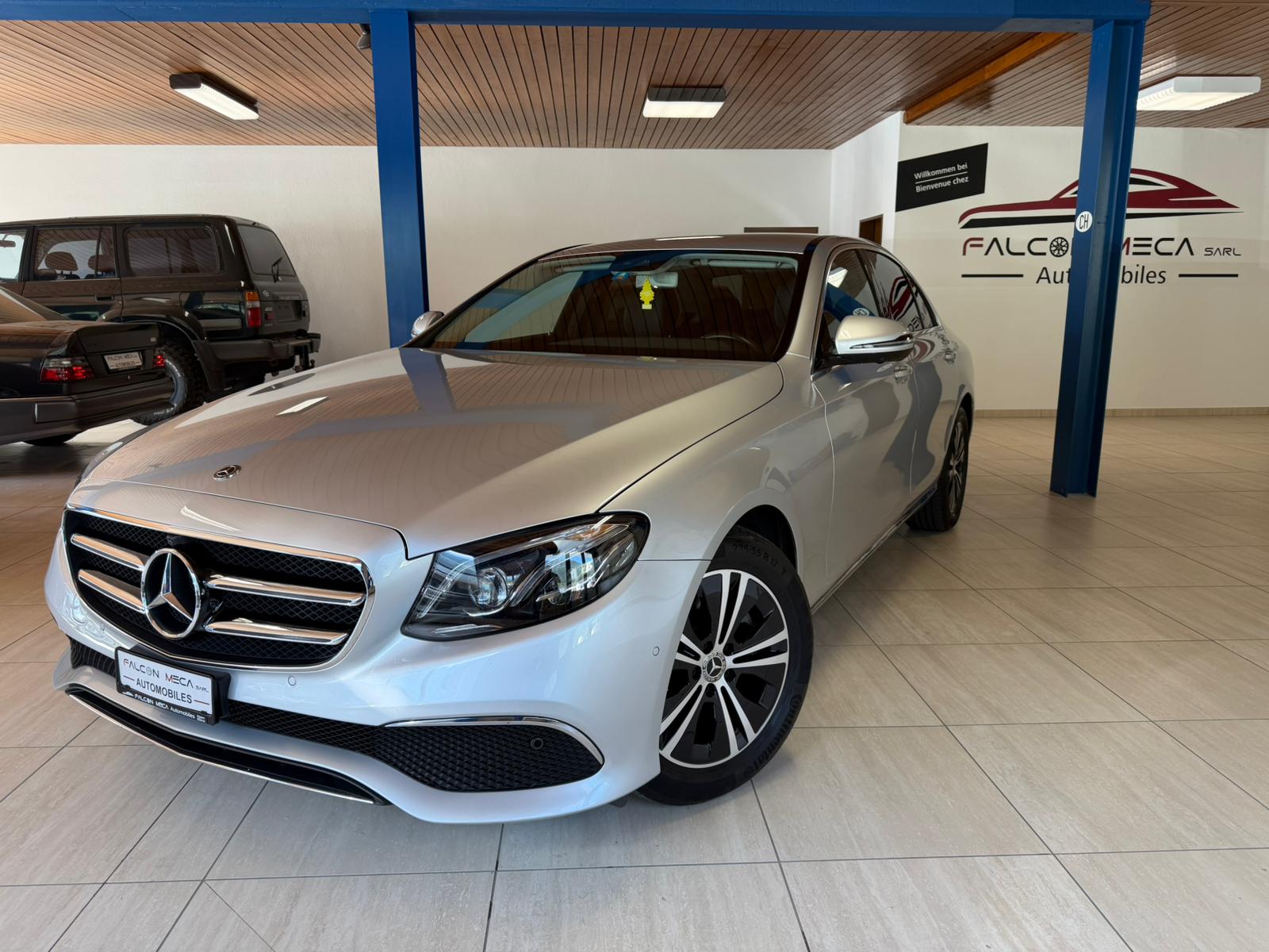 MERCEDES-BENZ E 200 Exclusive 4Matic 9G-Tronic-showroom-element-2