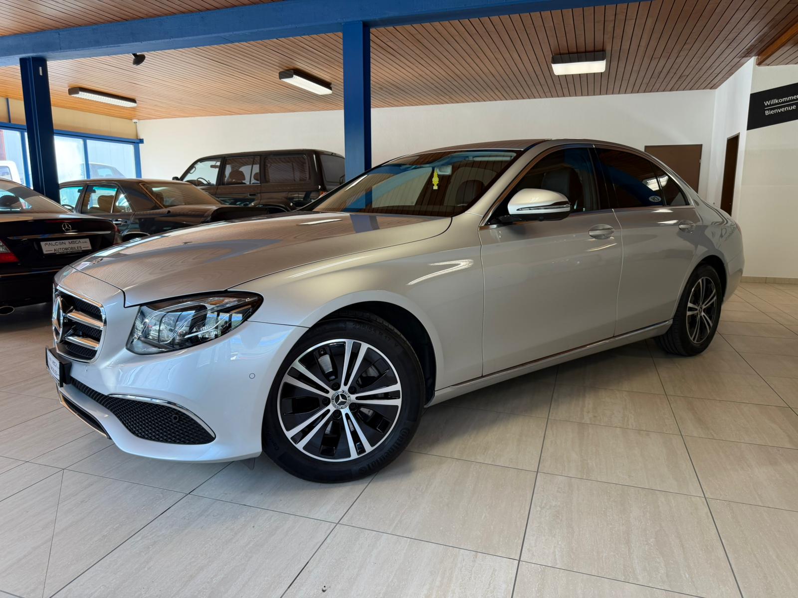 MERCEDES-BENZ E 200 Exclusive 4Matic 9G-Tronic-showroom-element-3