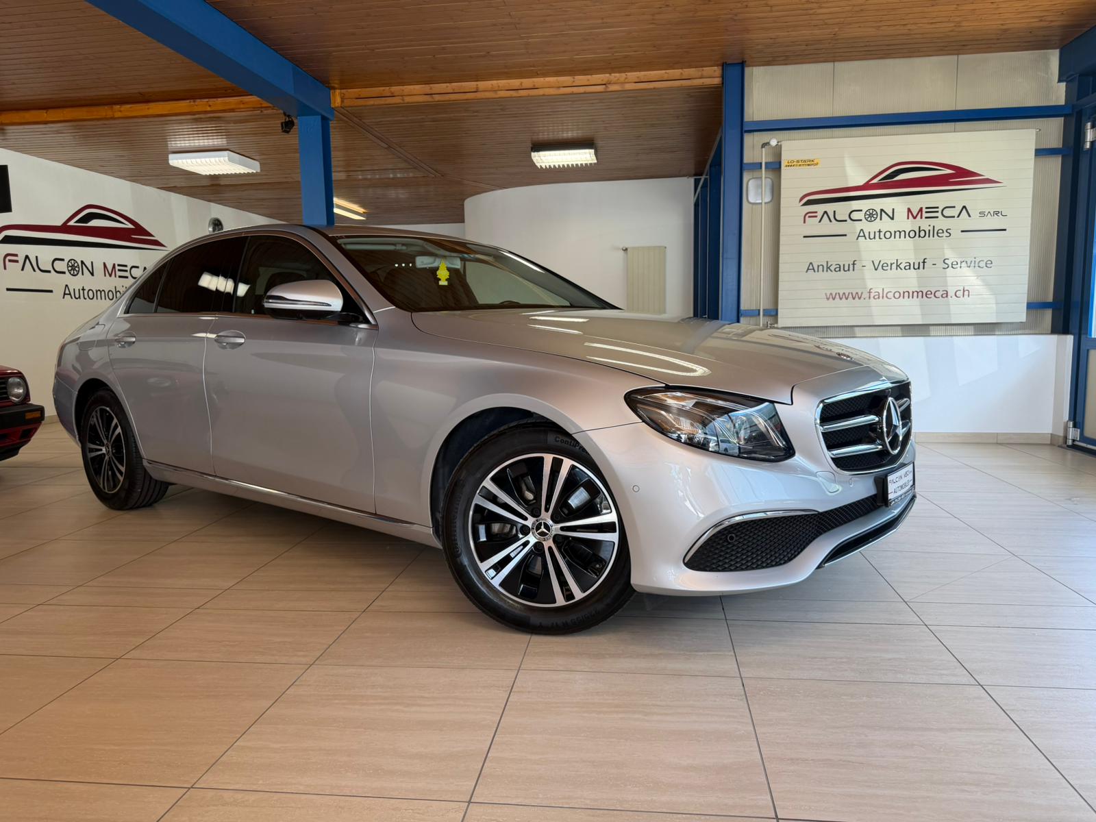 MERCEDES-BENZ E 200 Exclusive 4Matic 9G-Tronic-showroom-element-1