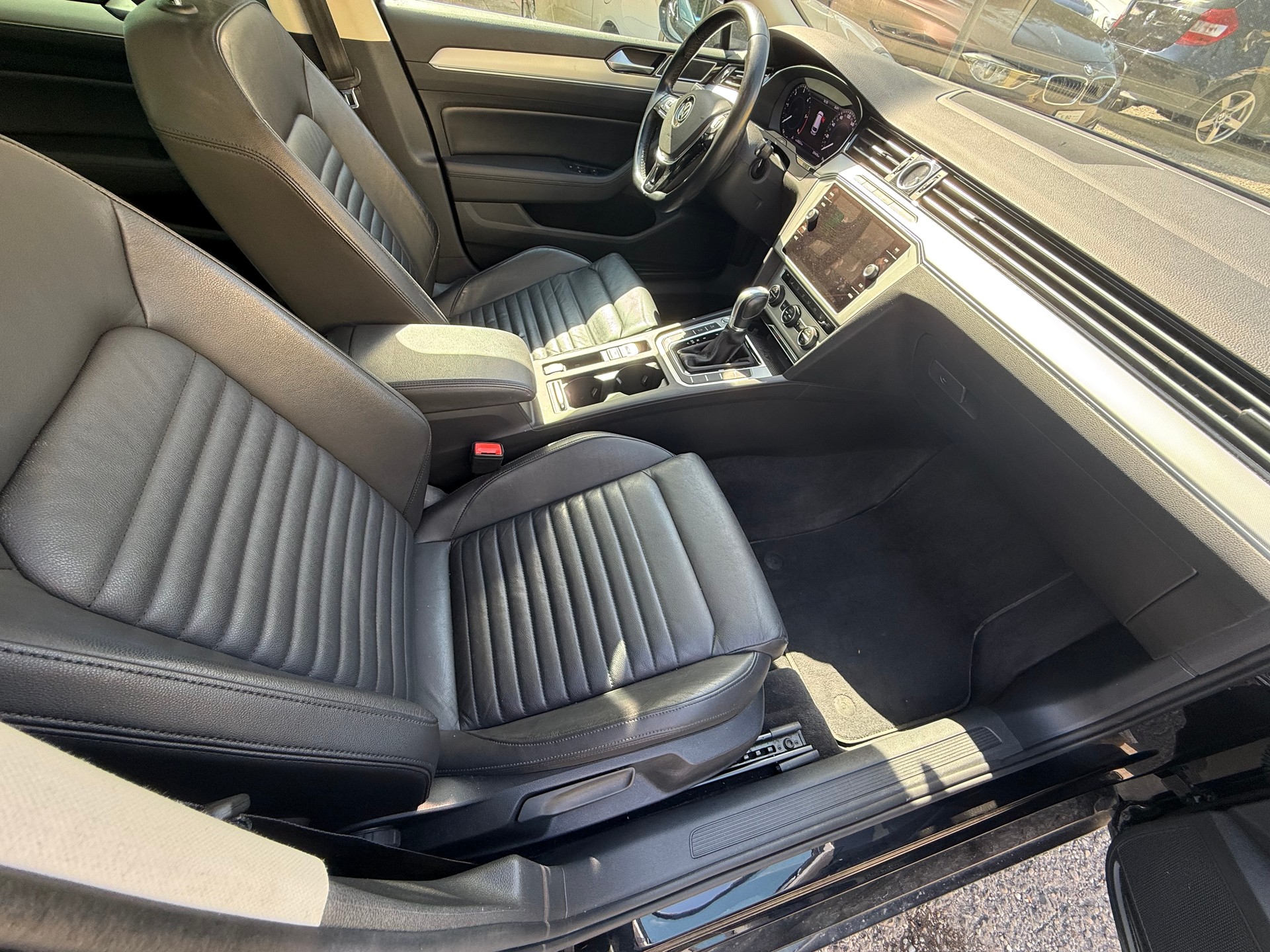 VW Passat Variant 2.0 TDI BMT Highline DSG 4Motion-image-4
