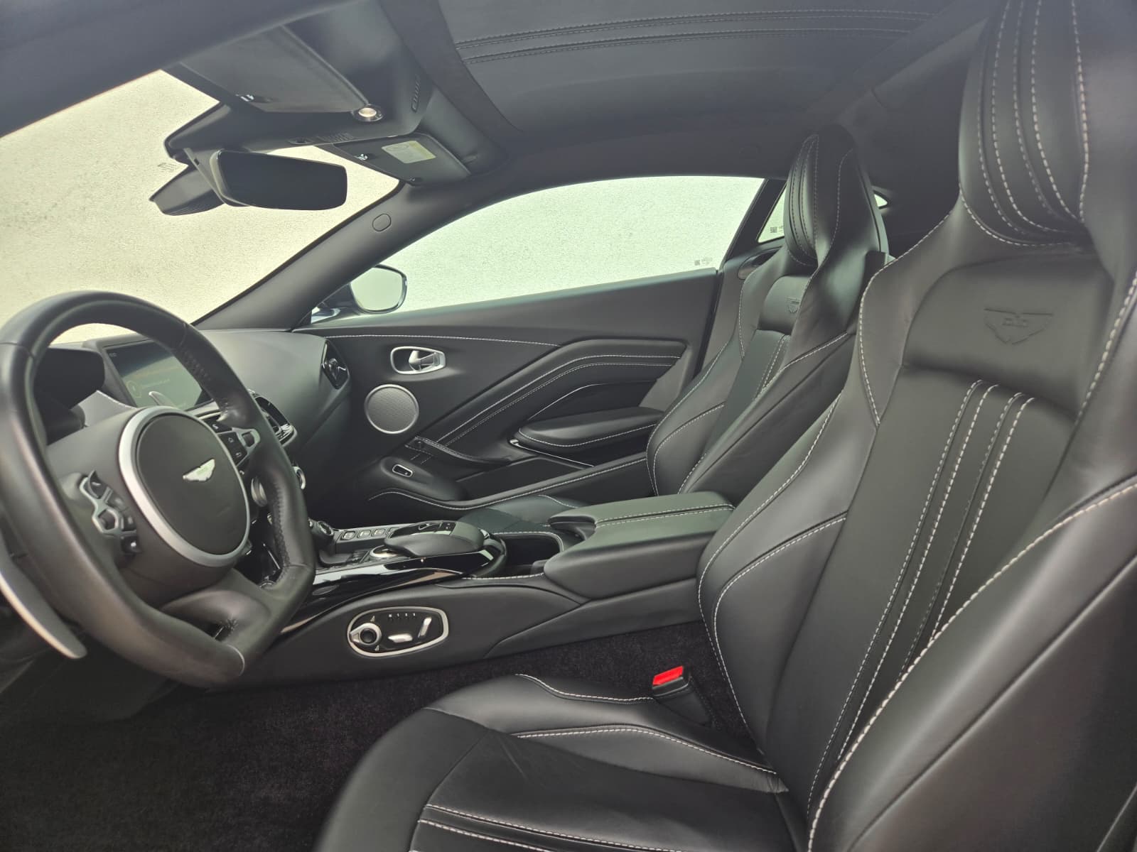 ASTON MARTIN V8 Vantage 4.0 Coupé-image-6