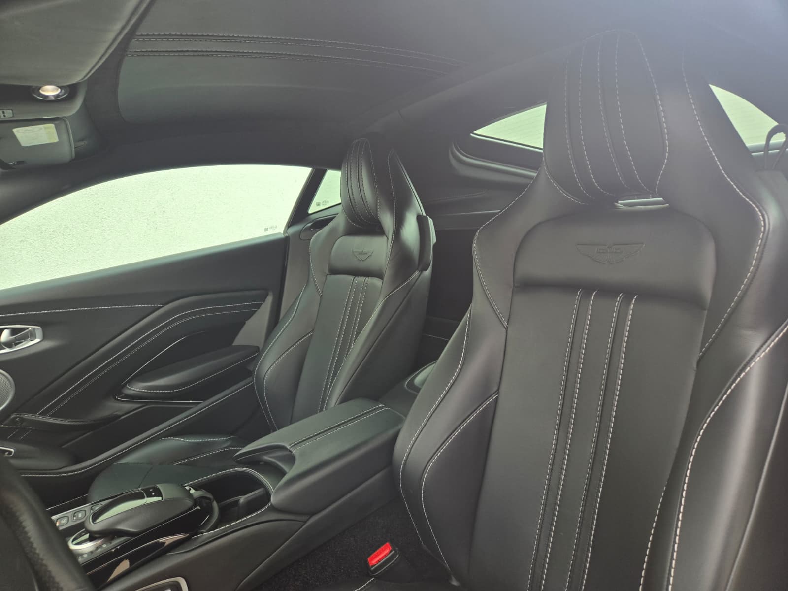 ASTON MARTIN V8 Vantage 4.0 Coupé-image-9
