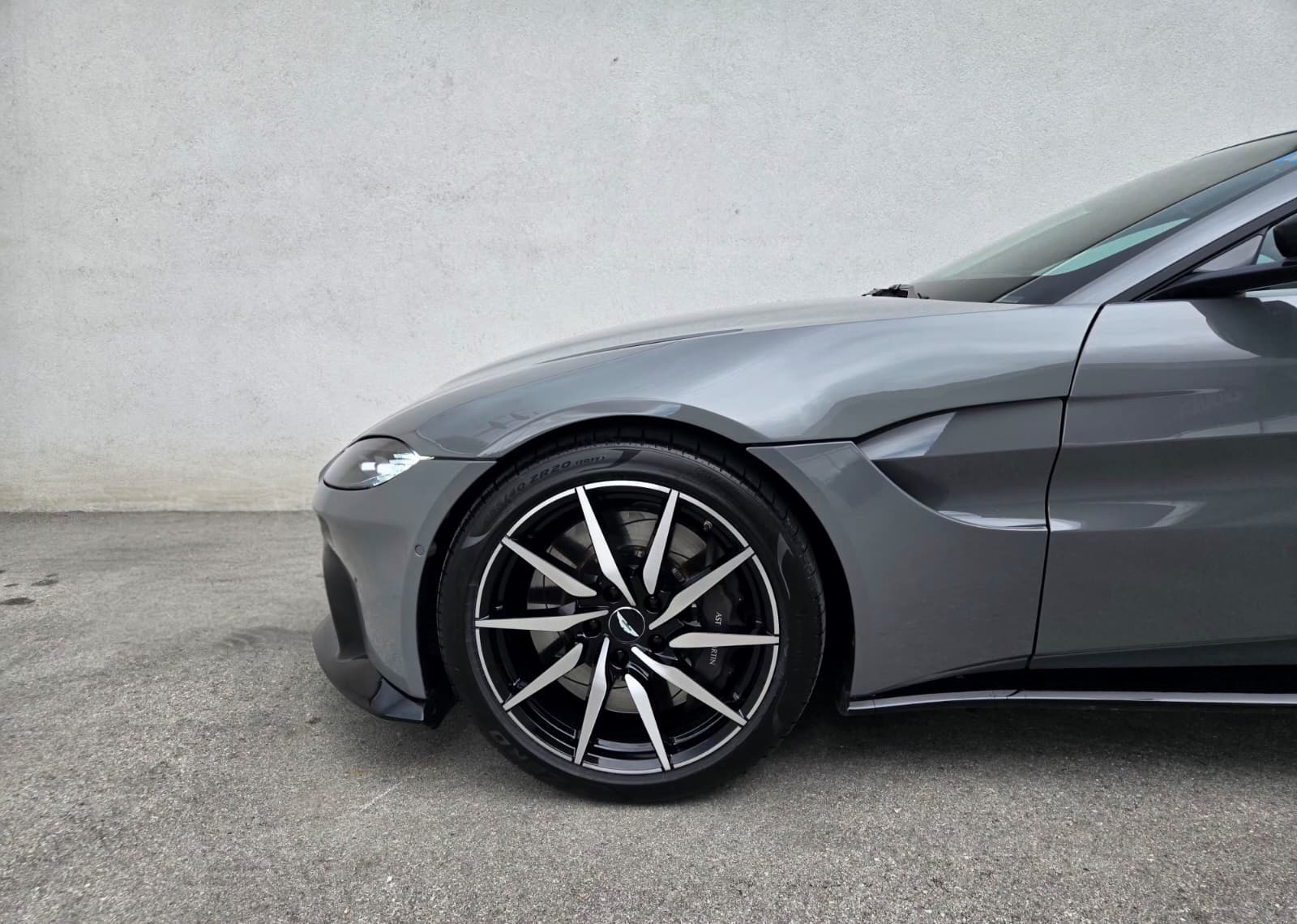 ASTON MARTIN V8 Vantage 4.0 Coupé-image-10
