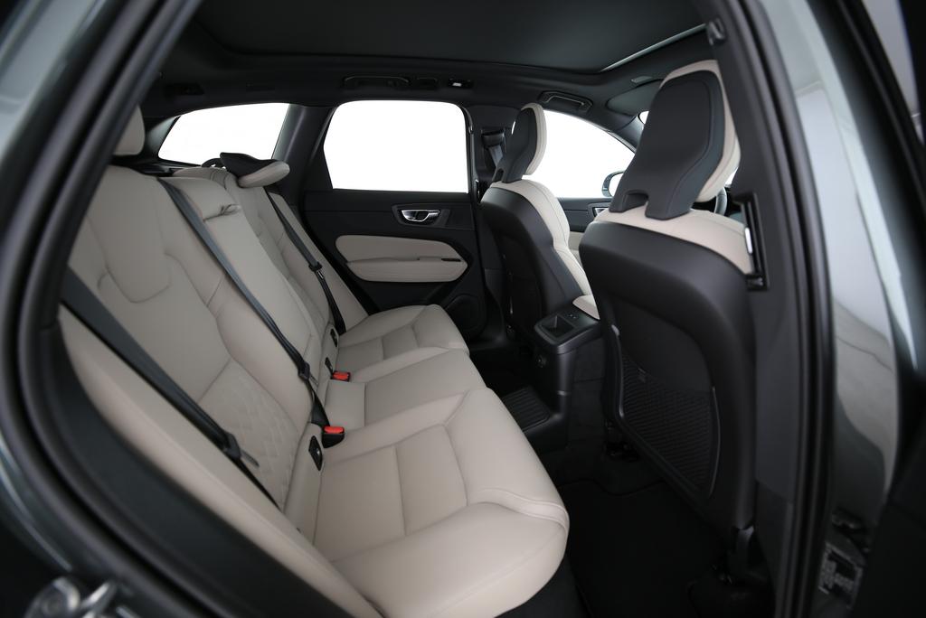 VOLVO XC60 2.0 T6 TE Ultra Dark eAWD-image-7