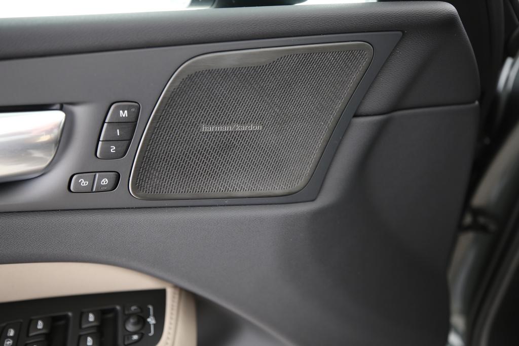 VOLVO XC60 2.0 T6 TE Ultra Dark eAWD-image-9