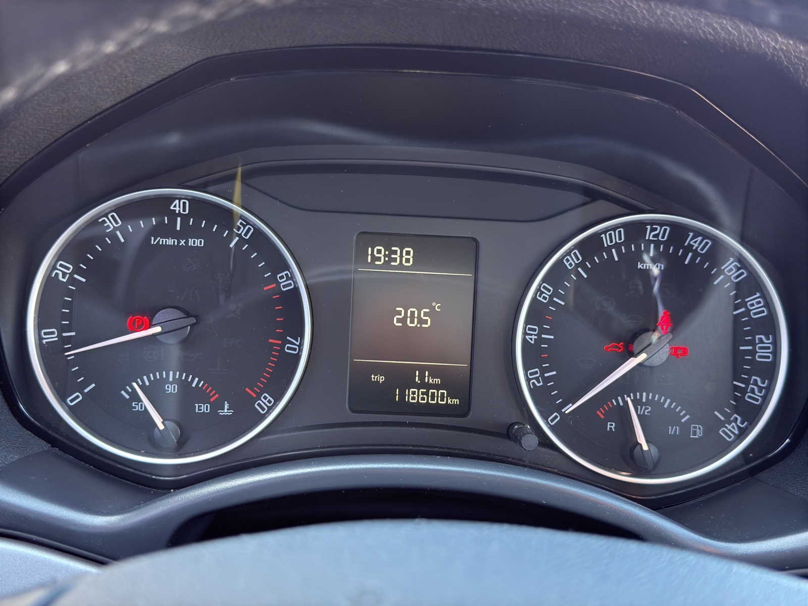 SKODA Octavia Combi 1.4 TSI Ambition-image-10