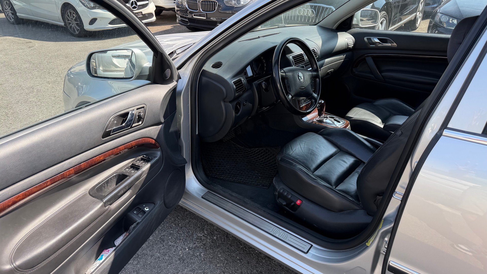SKODA Superb 2.8 V6 Elegance-image-7