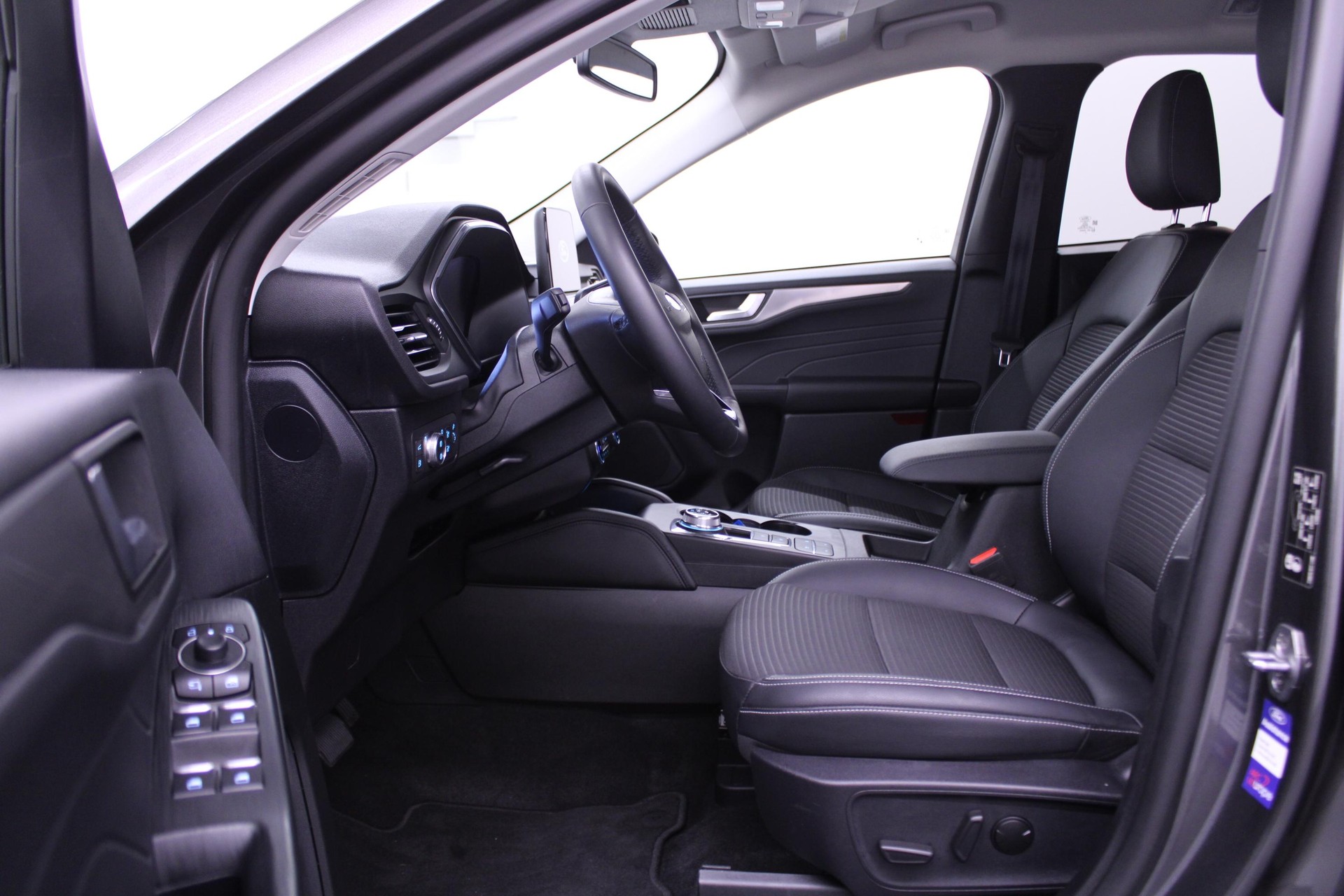 FORD Kuga 2.5 Plug-in Hybrid Titanium X-showroom-element-2