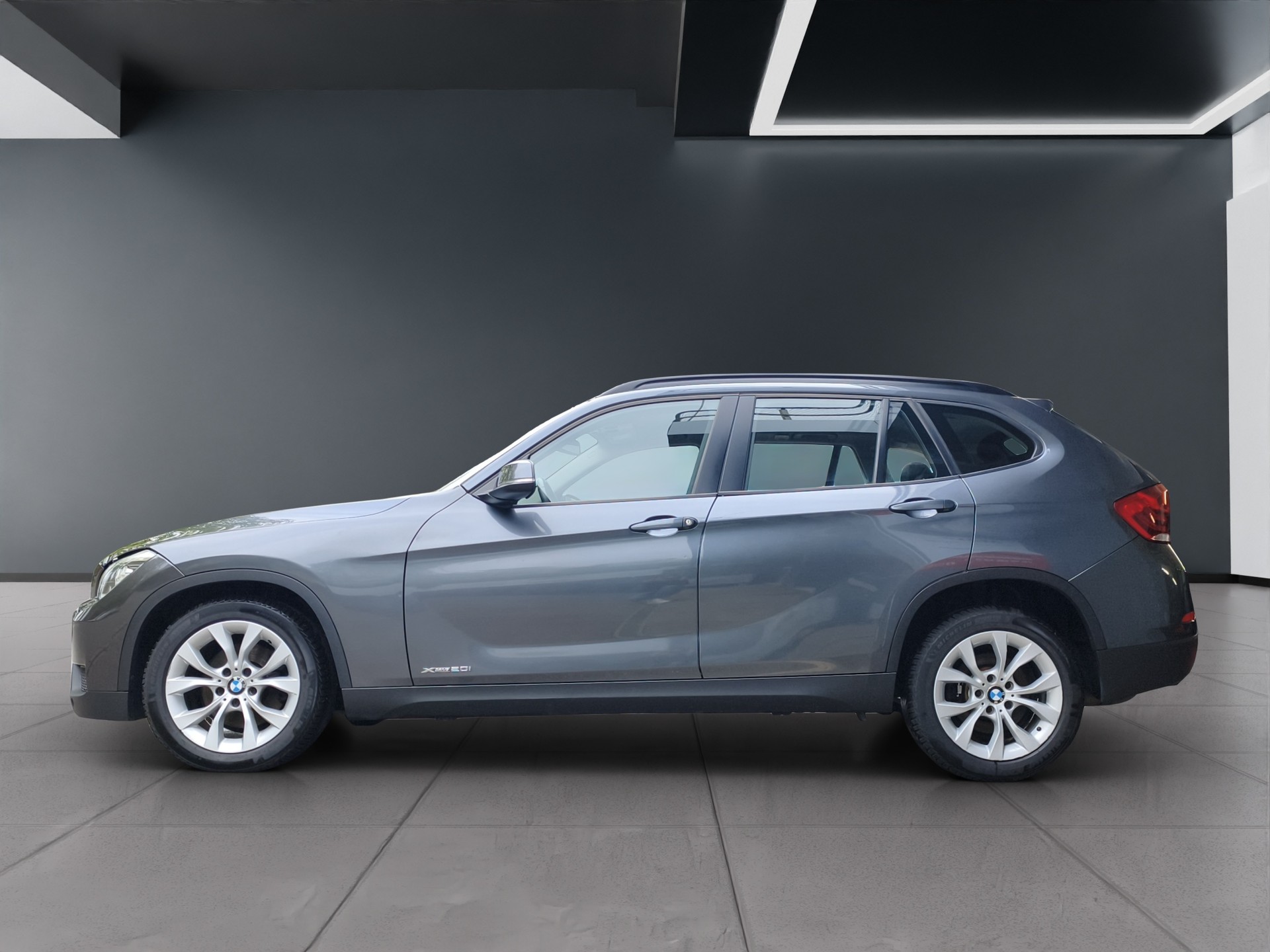 BMW X1 xDrive 20i Steptronic-image-5