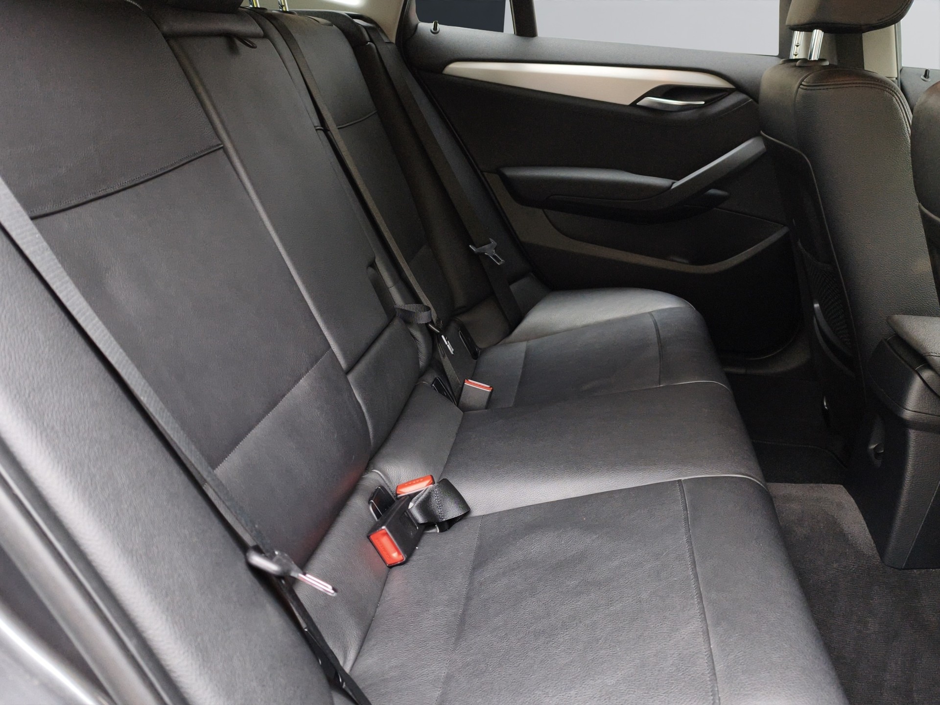 BMW X1 xDrive 20i Steptronic-image-15