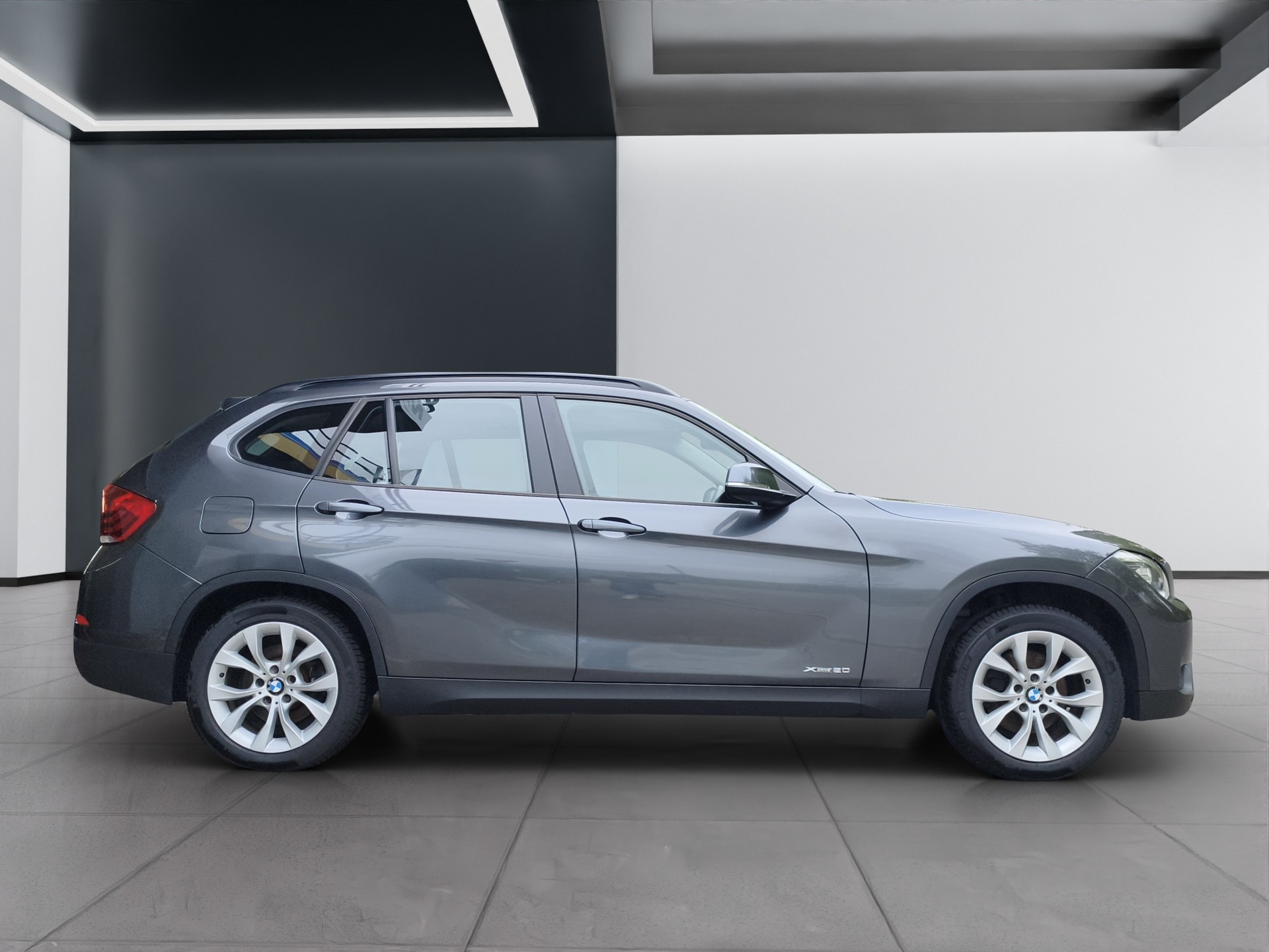 BMW X1 xDrive 20i Steptronic-showroom-element-1