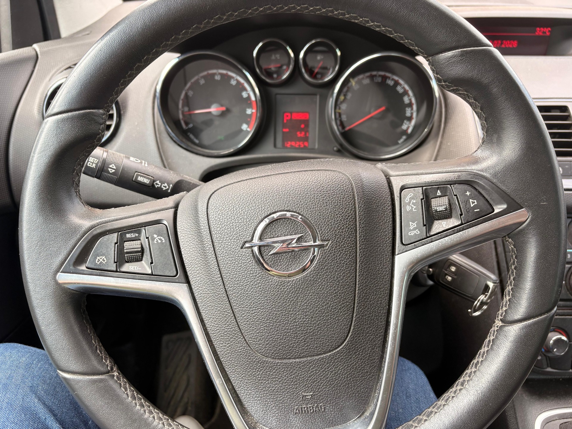 OPEL Meriva 1.4 Turbo Cosmo Automatic-image-9