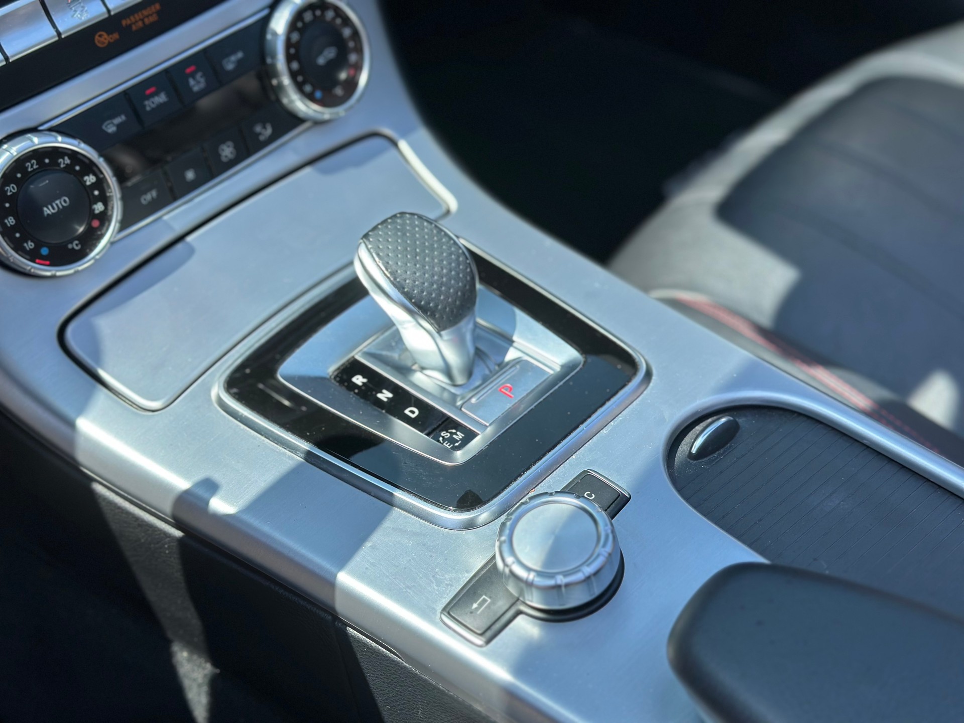 MERCEDES-BENZ SLK 300 9G-Tronic AMG LINE-image-17
