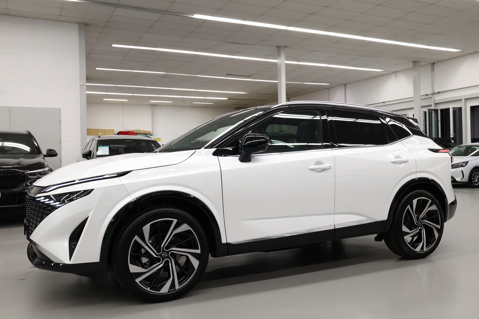NISSAN Qashqai 1.3 DIG-T Tekna+ 4x4-showroom-element-3